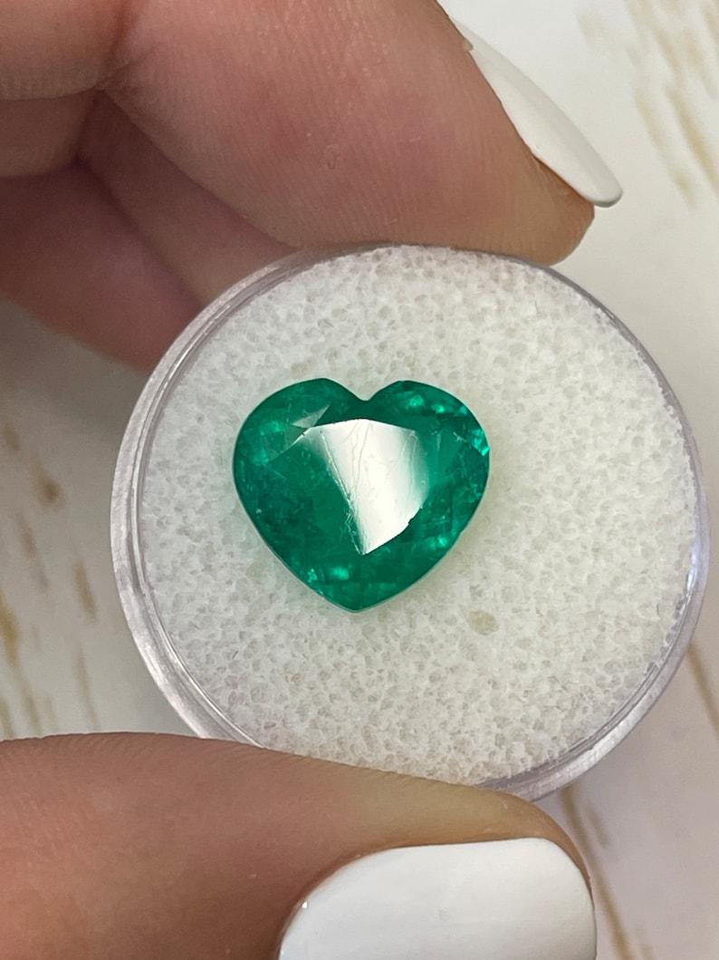 Esmeralda colombiana talla corazón de 4.60 quilates  Gema Natural Suelta Verde Muzo Corte esmeralda en venta