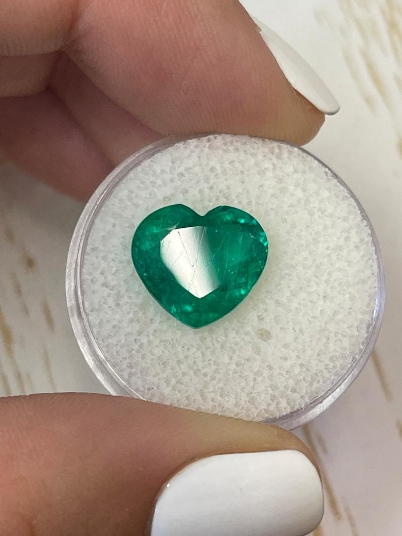 Esmeralda colombiana talla corazón de 4.60 quilates  Gema Natural Suelta Verde Muzo en Nuevo estado para la venta en Jupiter, FL