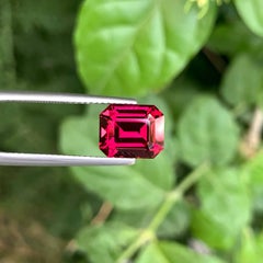 4.60 Carat Loose Pinkish Red Pyrope Garnet Stone Emerald Cut Tanzanian Gemstone (pierre précieuse tanzanienne de taille émeraude)