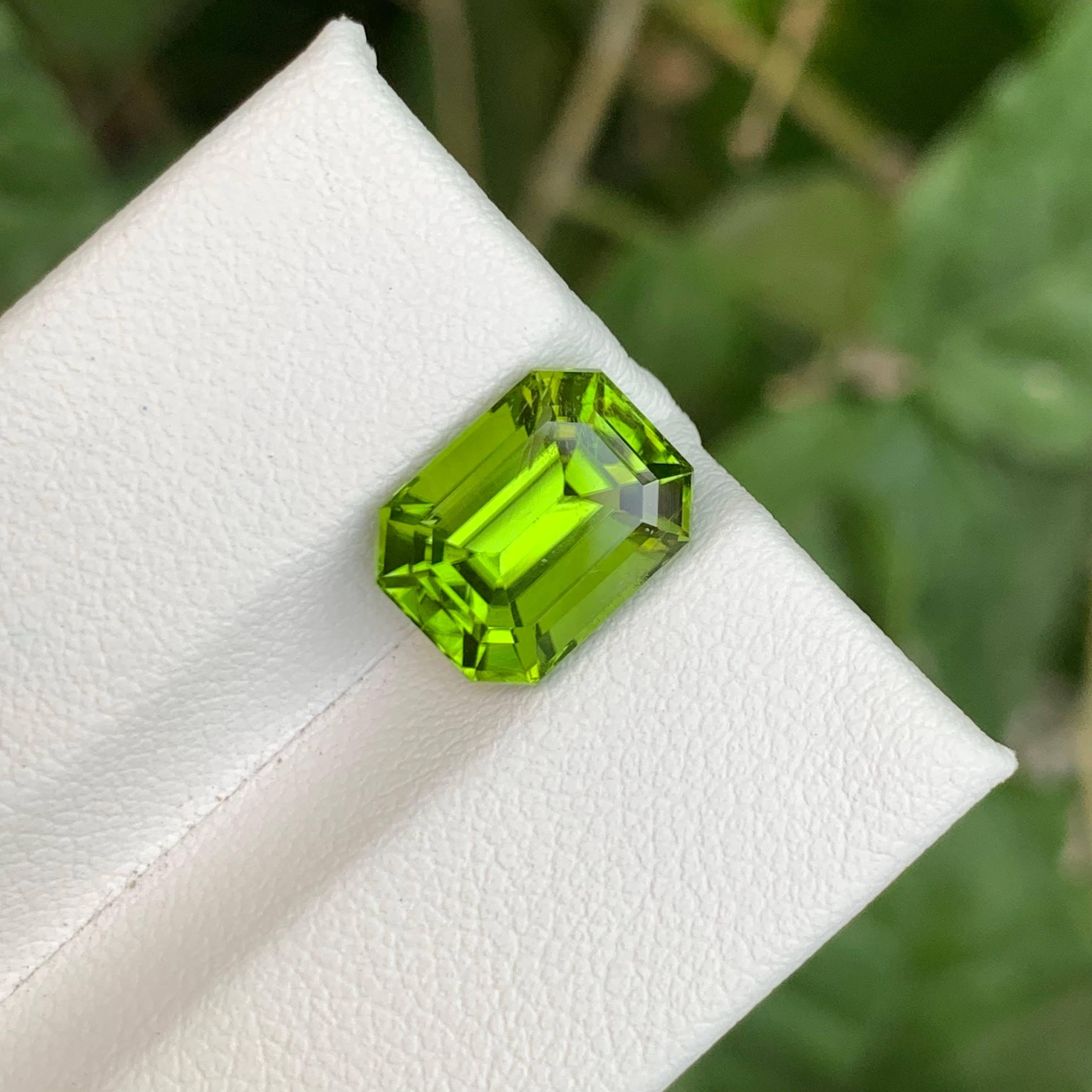 4.60 Carat Loose Vivid Green Peridot Stone Emerald Cut Natural Pakistani Gem For Sale 5