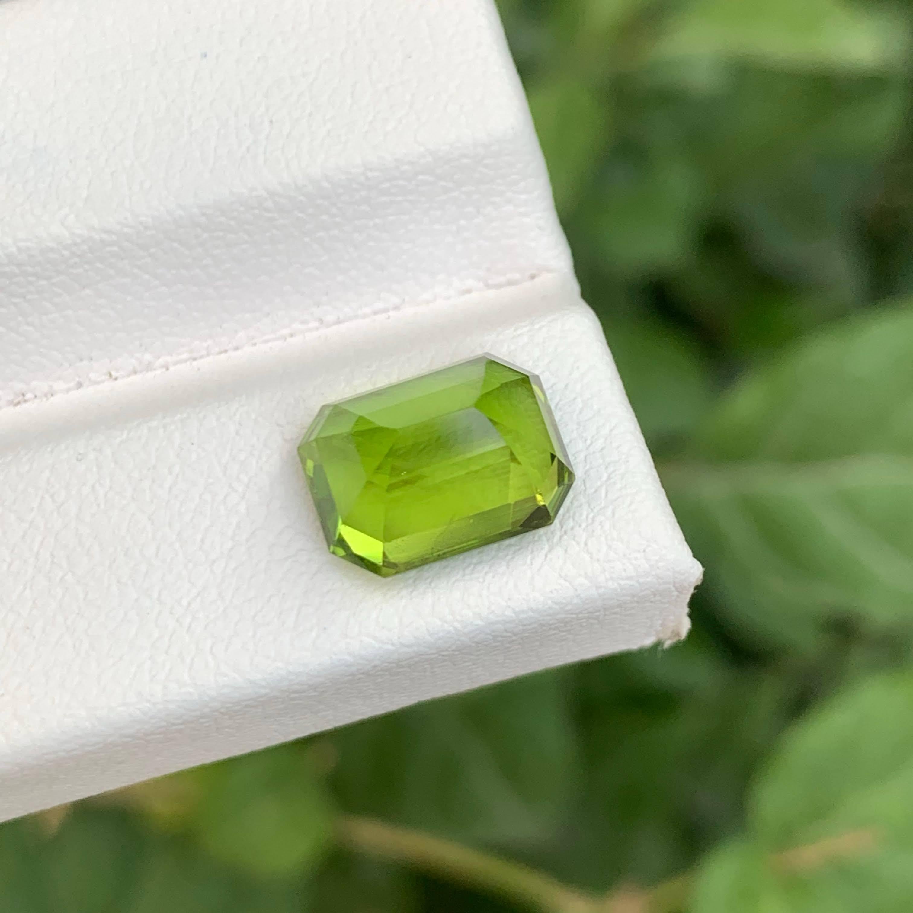 Modern 4.60 Carat Loose Vivid Green Peridot Stone Emerald Cut Natural Pakistani Gem For Sale