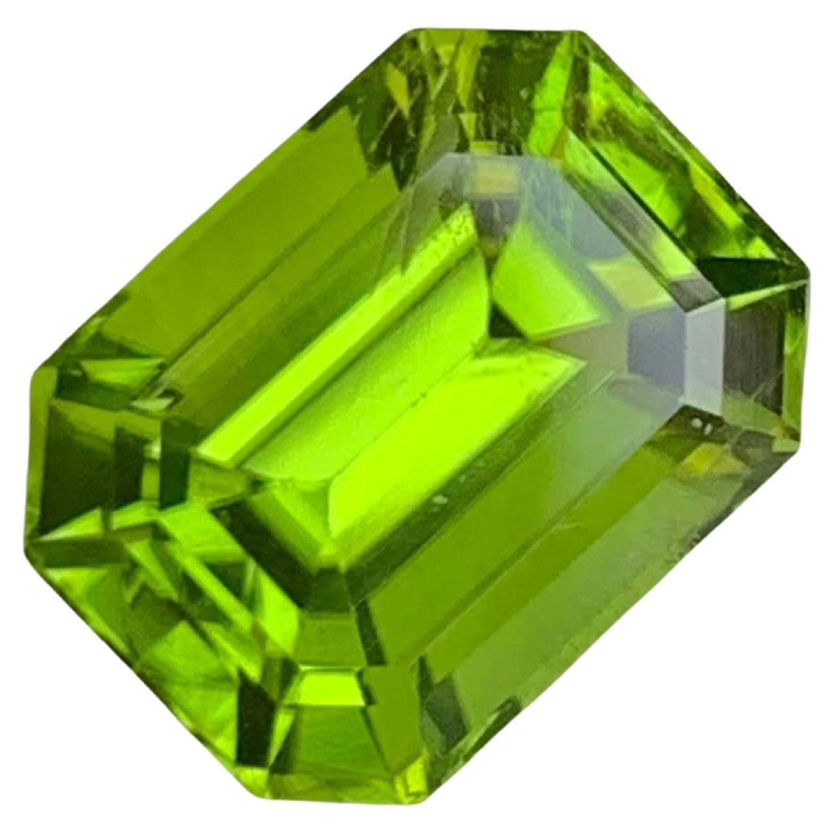 4.60 Carat Loose Vivid Green Peridot Stone Emerald Cut Natural Pakistani Gem For Sale