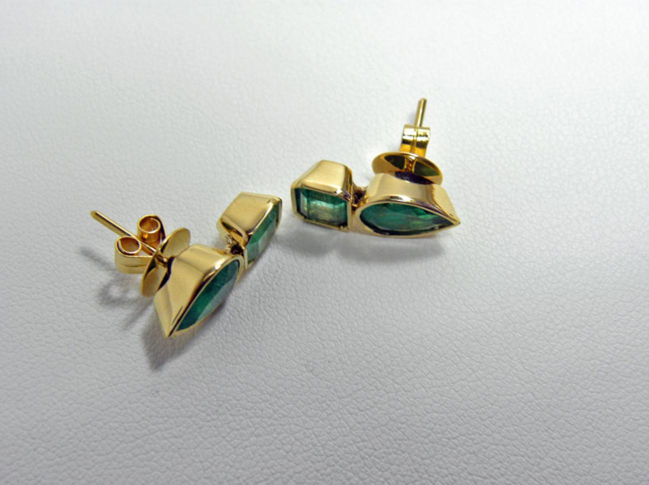 Contemporary 4.60 Carat Magnificent Natural Emerald Earrings 18 Karat Gold