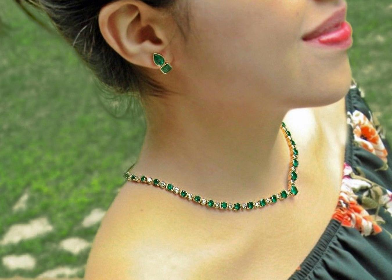 Women's 4.60 Carat Magnificent Natural Emerald Earrings 18 Karat Gold