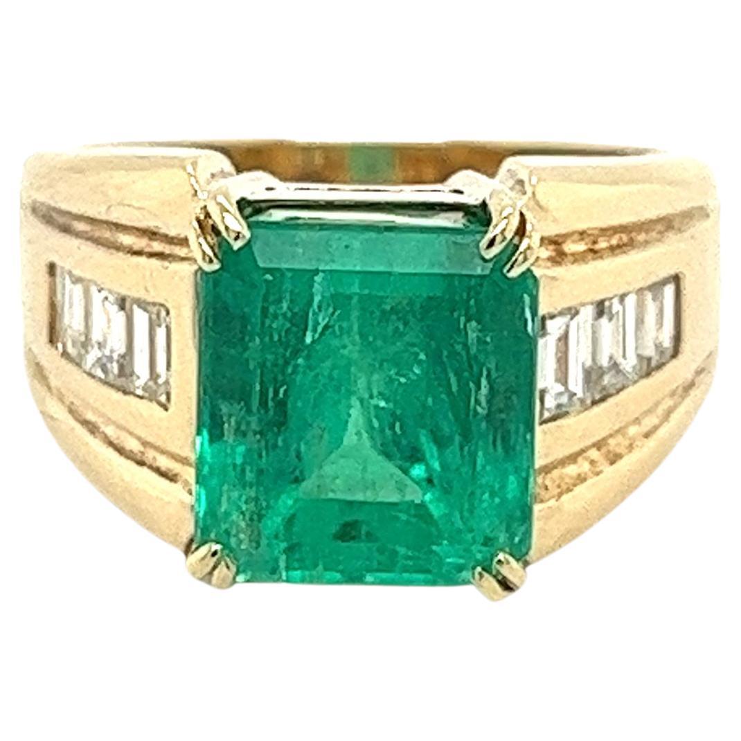 4.60 Carat Natural Colombian Emerald & Baguette Diamonds in 14K Gold Unisex Ring For Sale