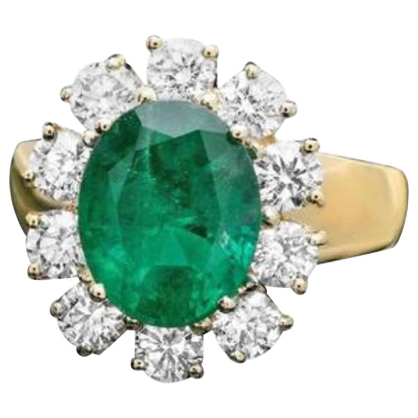 4.60 Carat Natural Emerald and Diamond 14 Karat Solid Yellow Gold Ring For Sale