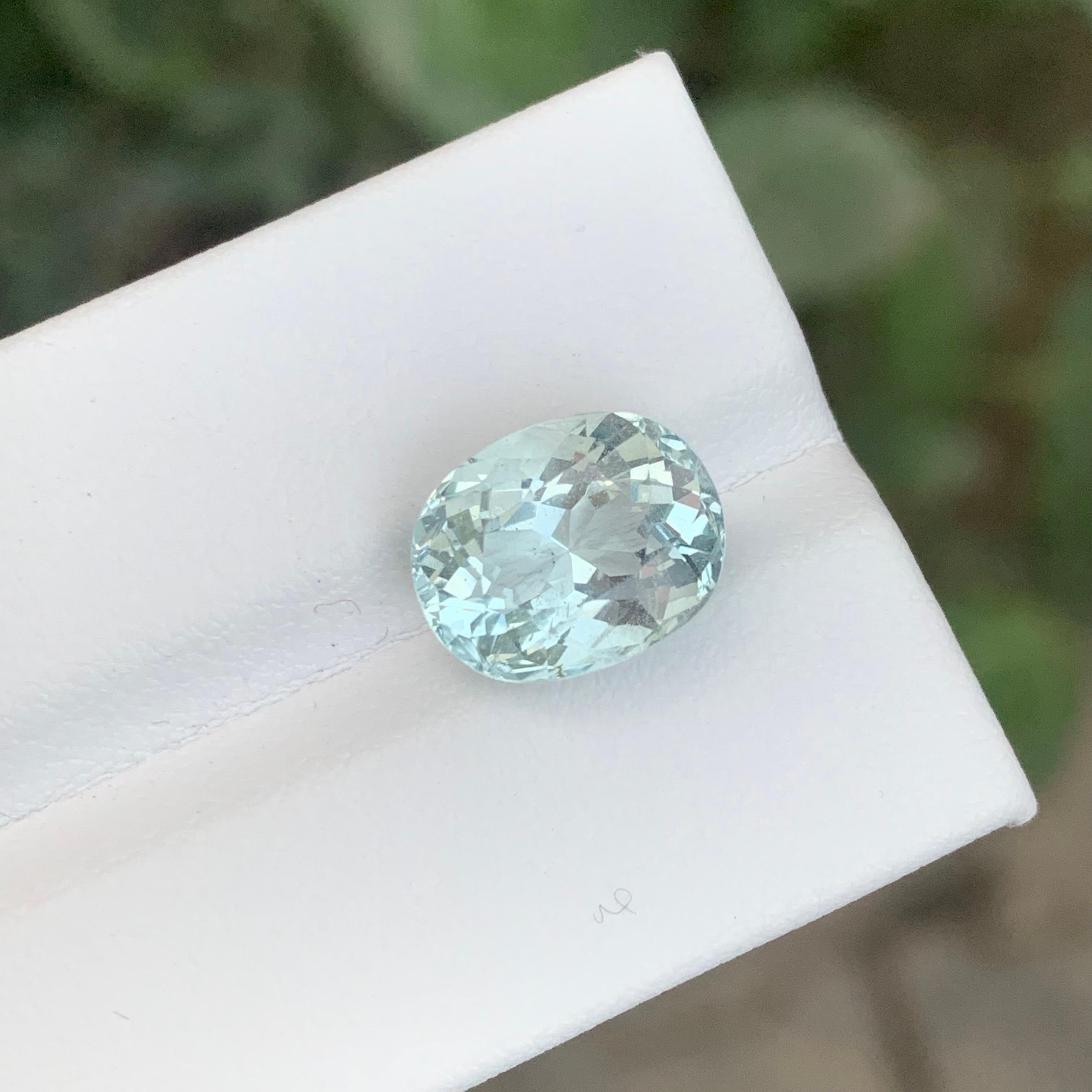 4.60 Carat Natural Loose Aquamarine Oval Shape Gemstone For Sale 5