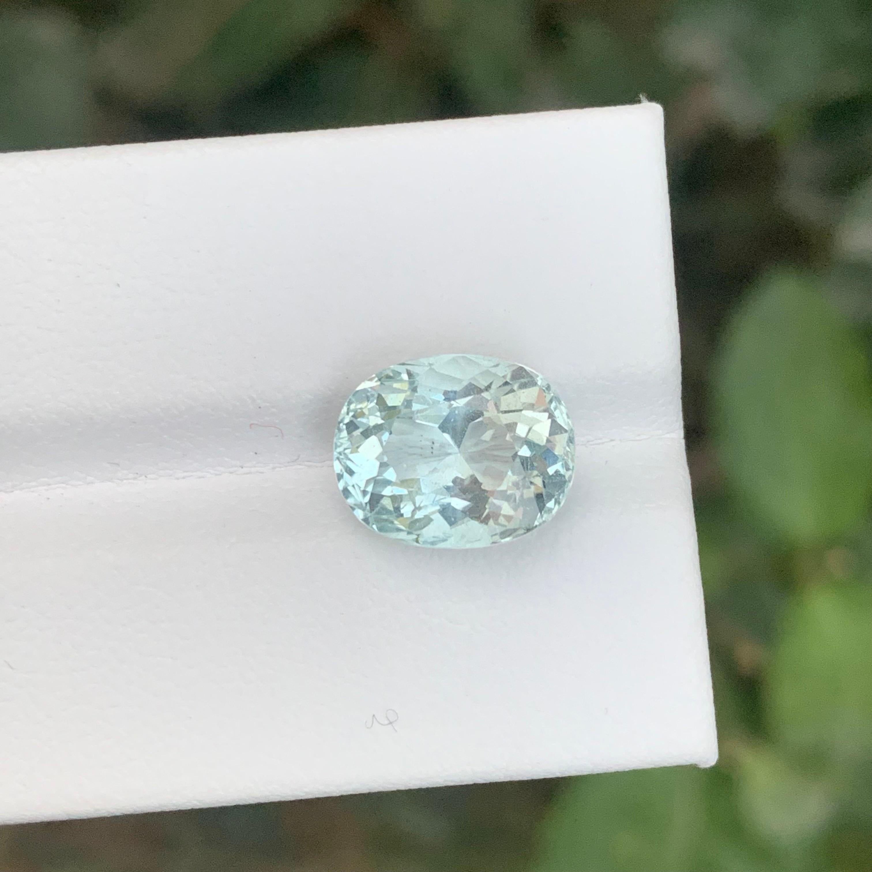 Arts and Crafts 4.60 Carat Natural Loose Aquamarine Oval Shape Gemstone For Sale