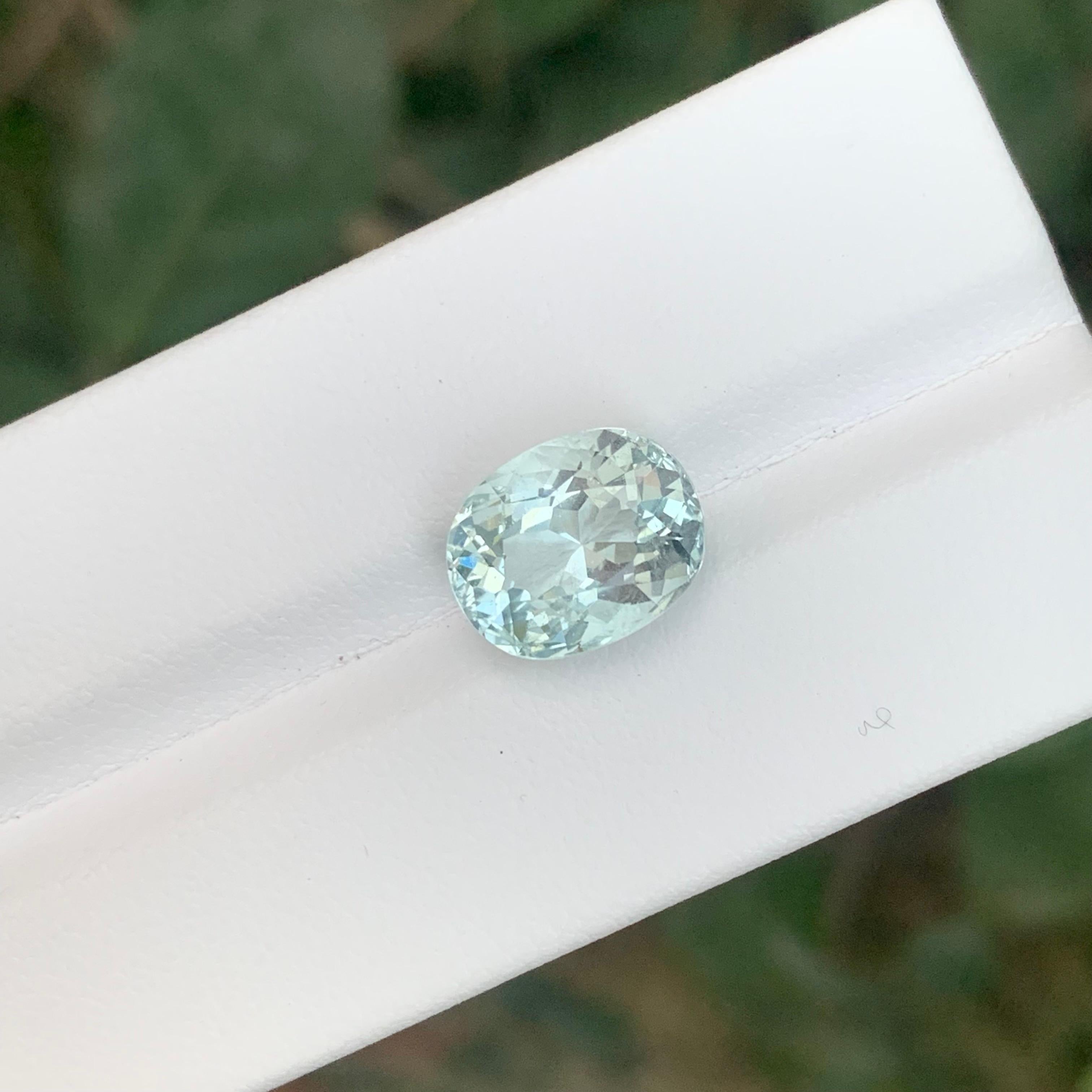 Oval Cut 4.60 Carat Natural Loose Aquamarine Oval Shape Gemstone For Sale