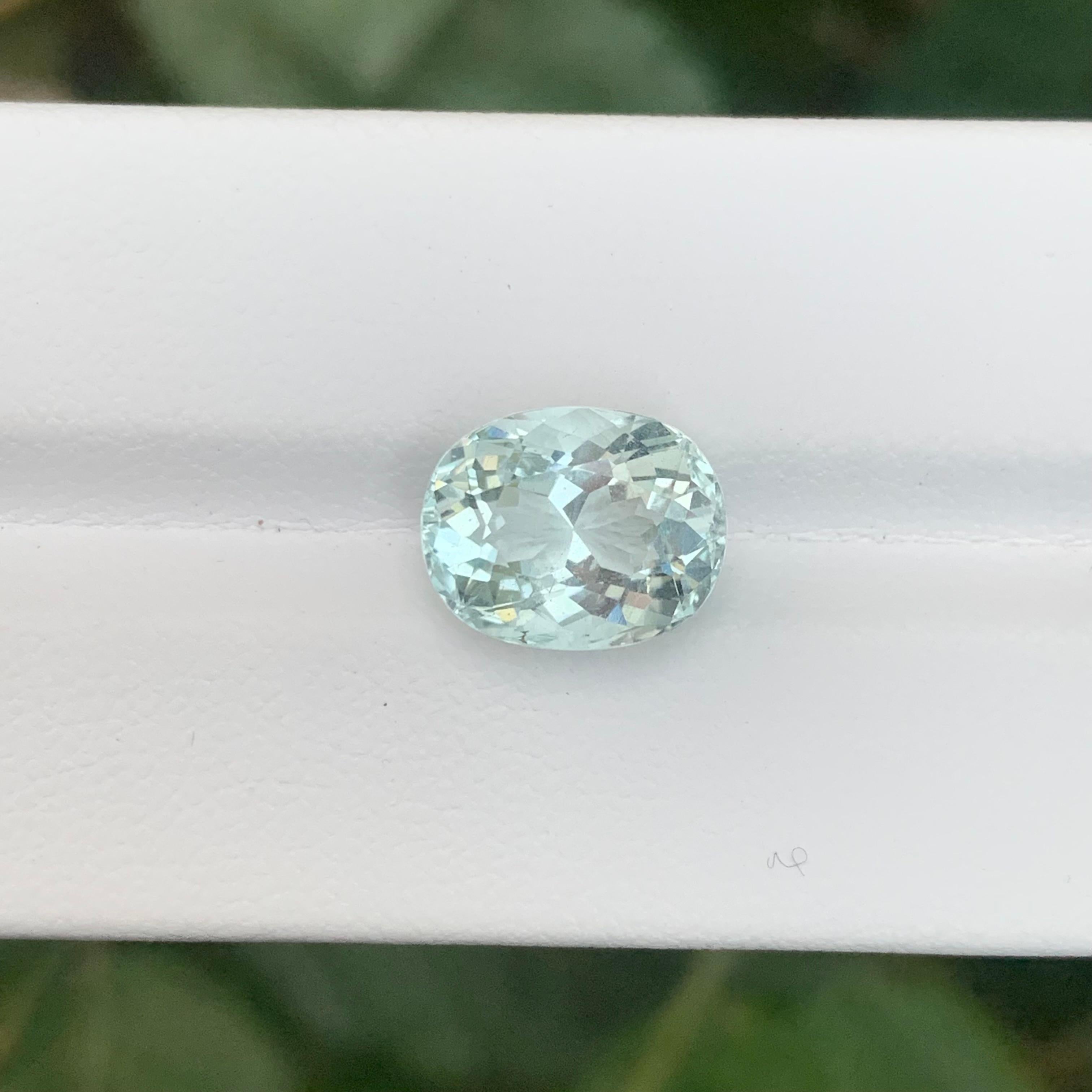 4.60 Carat Natural Loose Aquamarine Oval Shape Gemstone For Sale 1