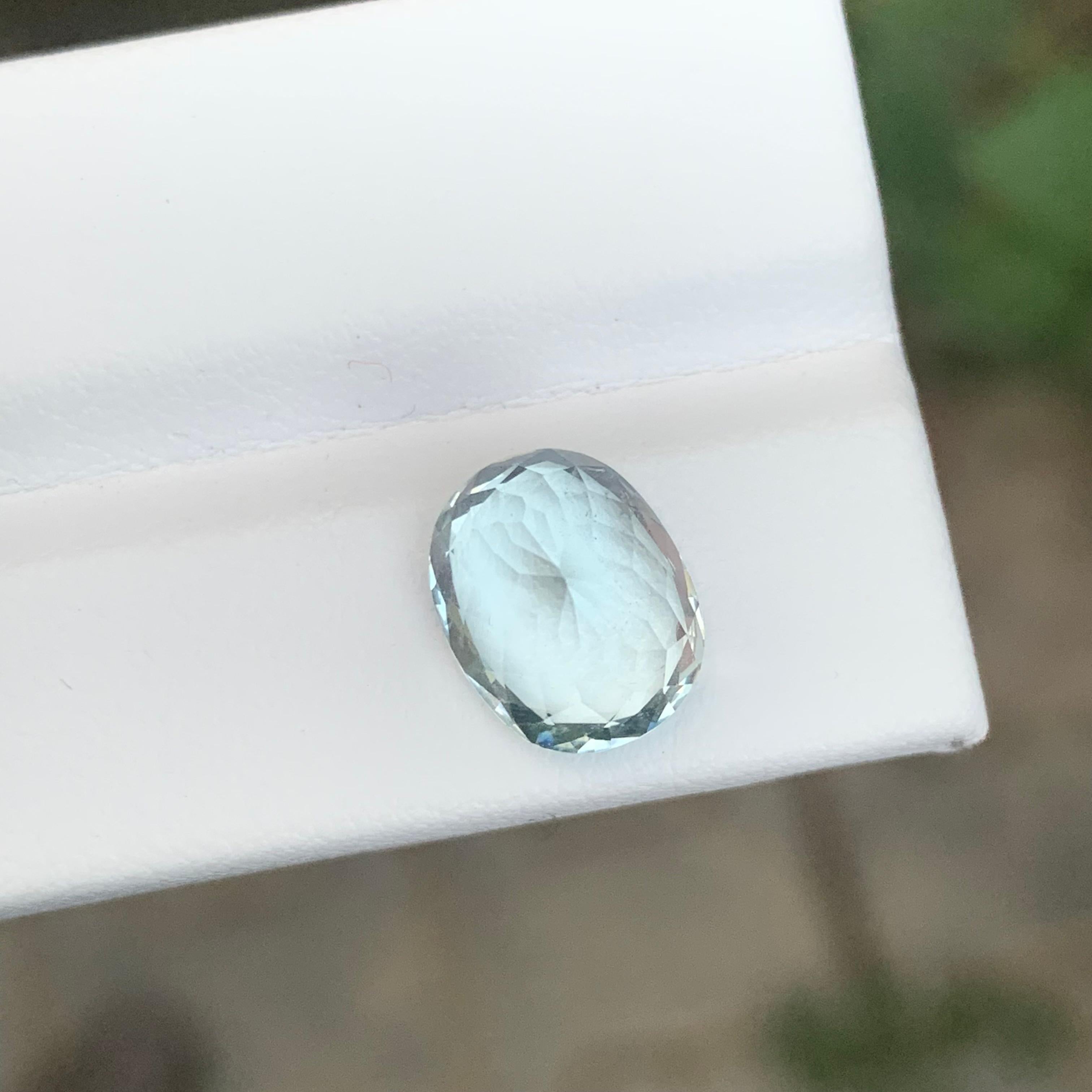 4.60 Carat Natural Loose Aquamarine Oval Shape Gemstone For Sale 3