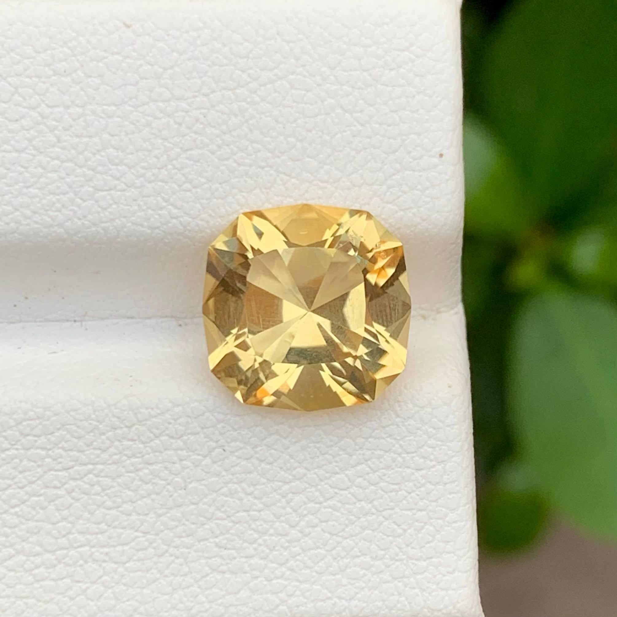 Peso 4,60 carati 
Dimensioni 10,9x10,8x7,5 mm
Trattamento Nessuno 
Origine Africa 
Clarity Loup Clean 
Forma taglio cuscino 





Questo Citrino giallo dorato naturale sfuso da 4,60 carati è una gemma radiosa ammirata per la sua brillantezza, il suo