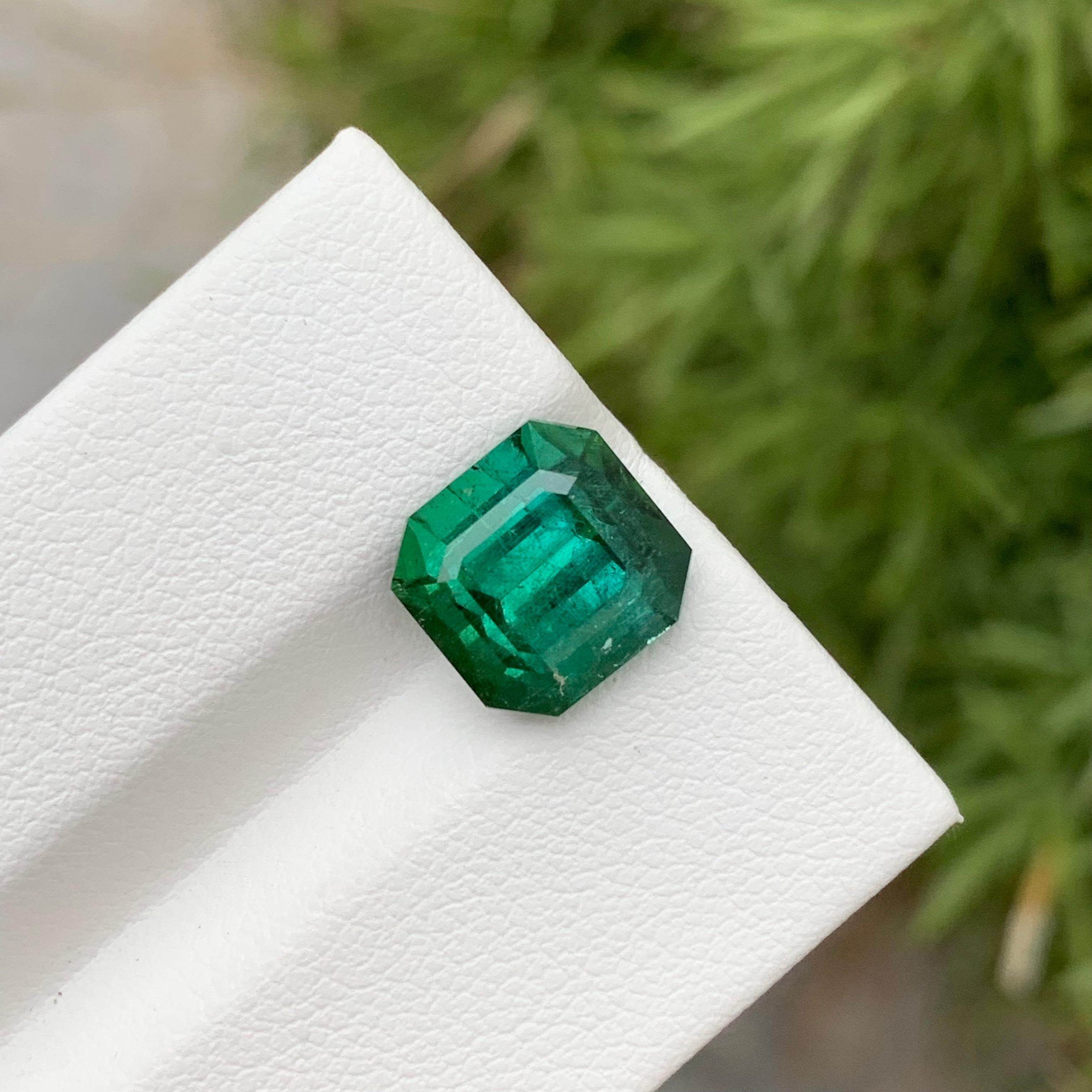 Taille octogone Tourmaline verte naturelle non sertie de 4,60 carats de forme octogonale pour la fabrication de bijoux en vente