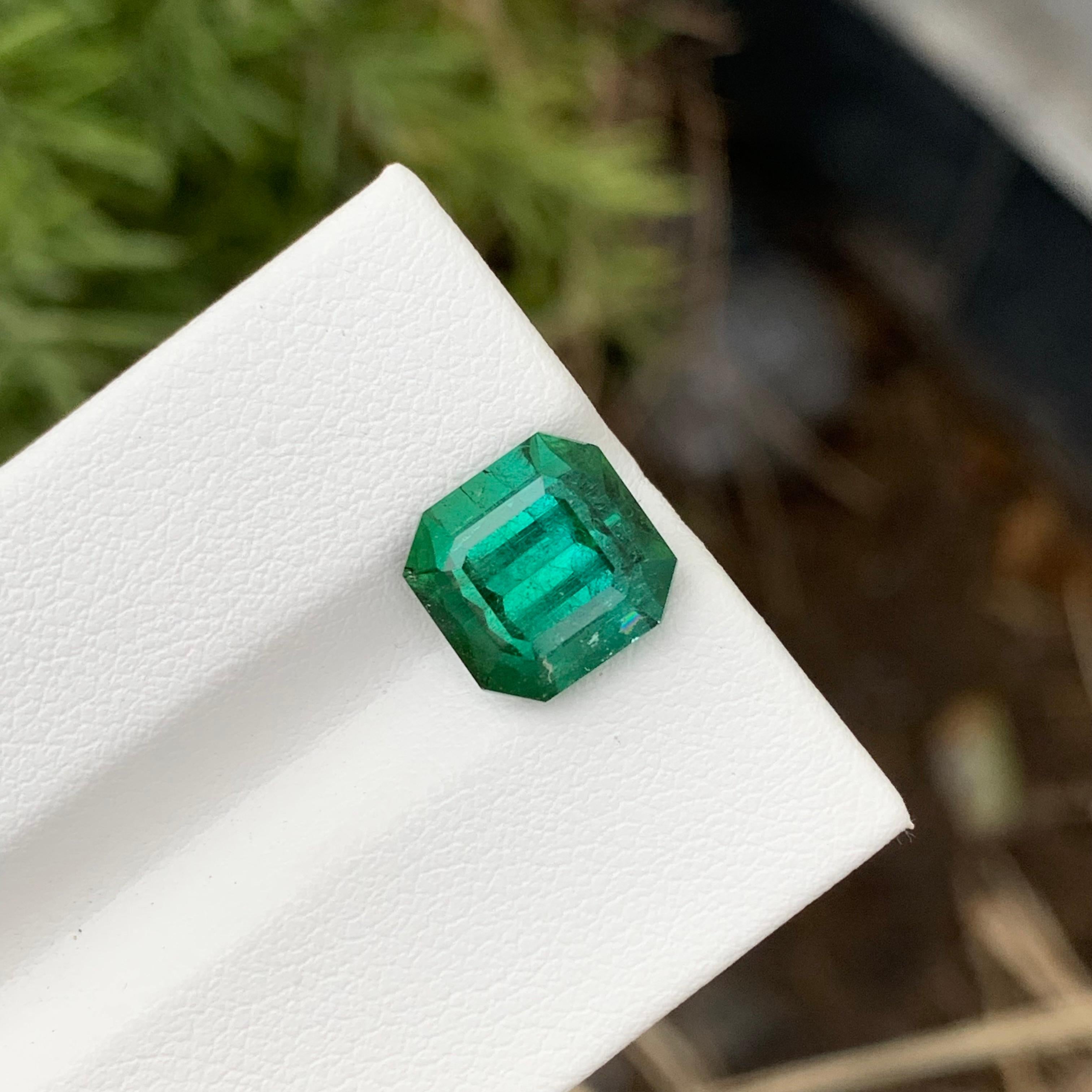 Tourmaline verte naturelle non sertie de 4,60 carats de forme octogonale pour la fabrication de bijoux en vente 1