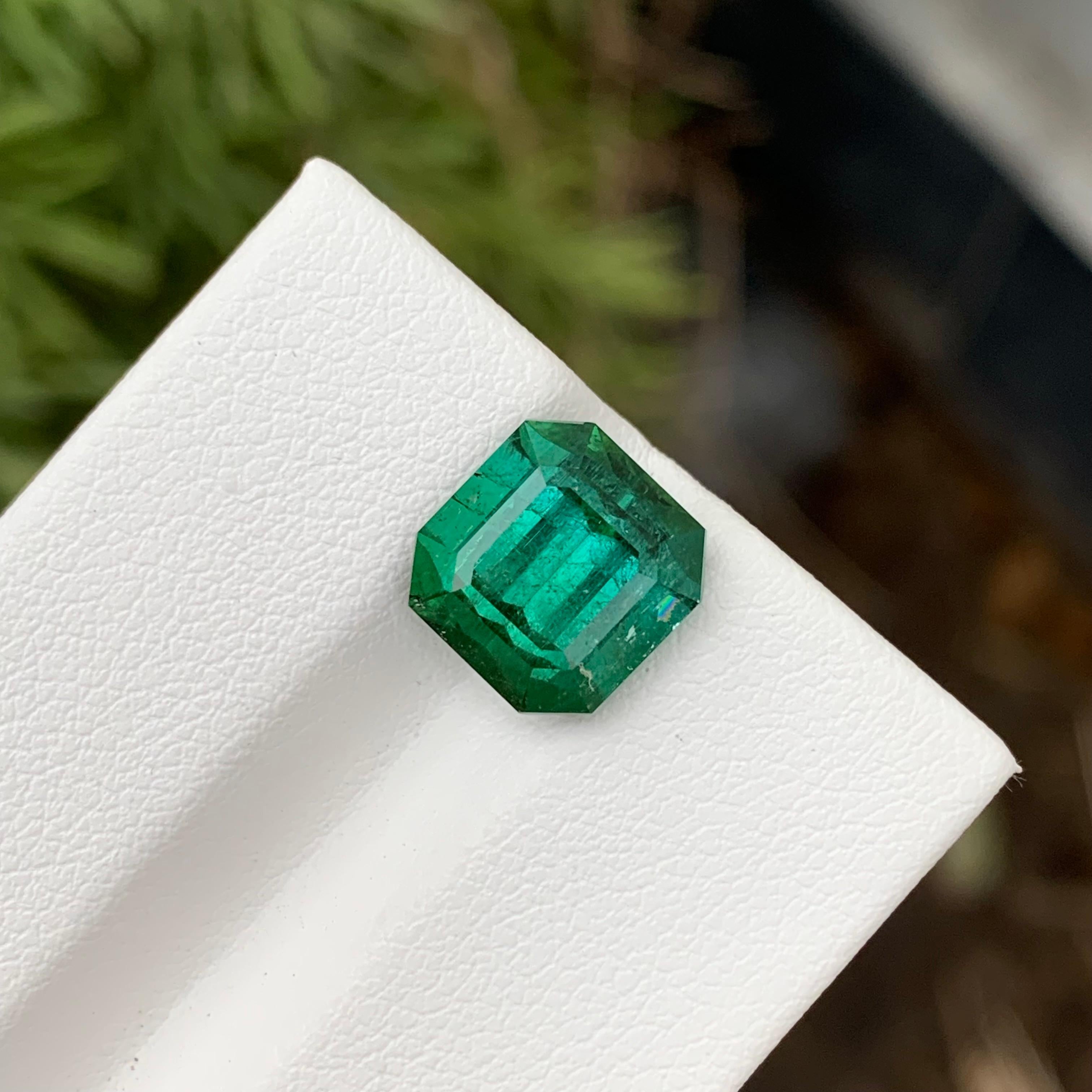 Tourmaline verte naturelle non sertie de 4,60 carats de forme octogonale pour la fabrication de bijoux en vente 3