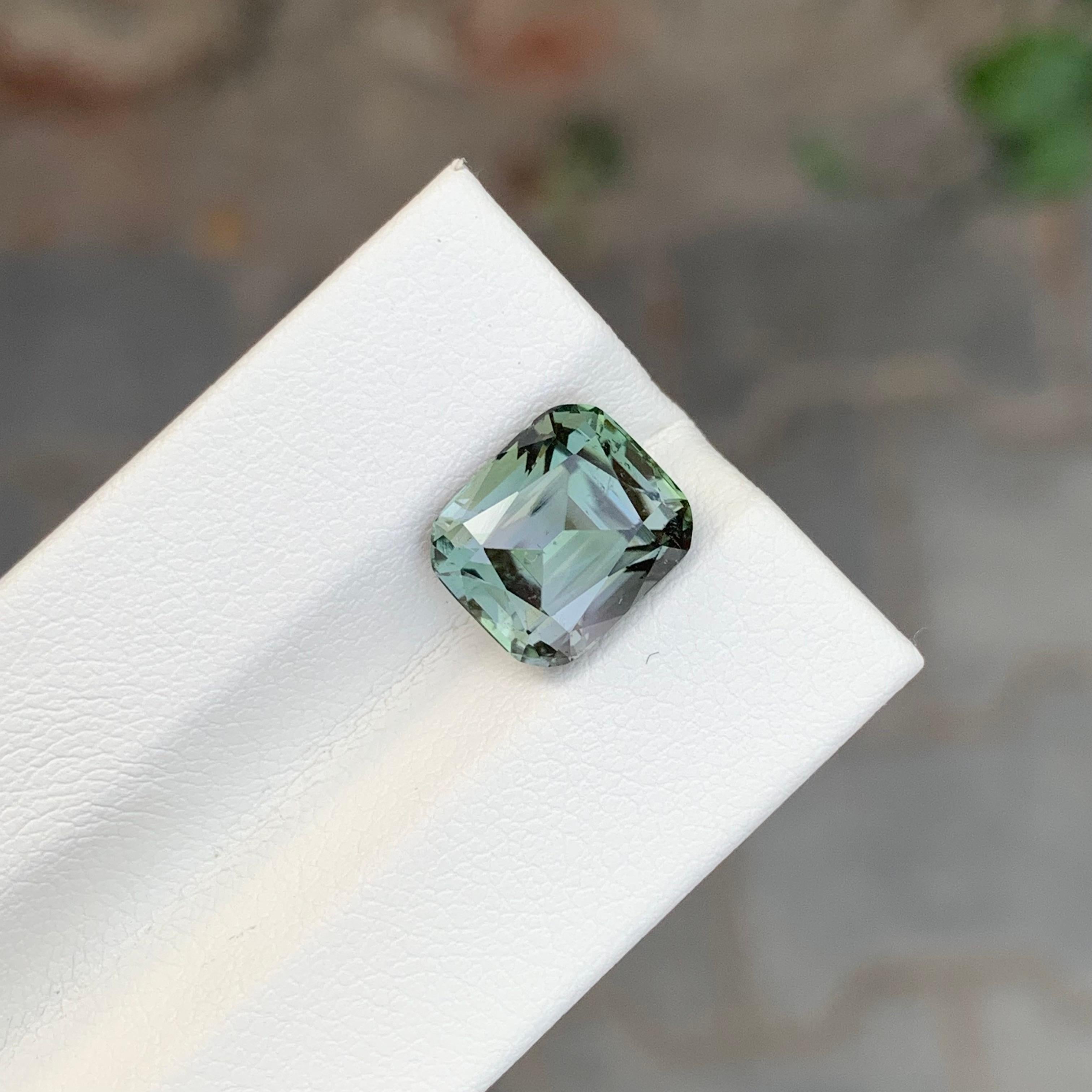 Arts and Crafts Tourmaline grise naturelle en forme de coussin de 4.60 carats en vente