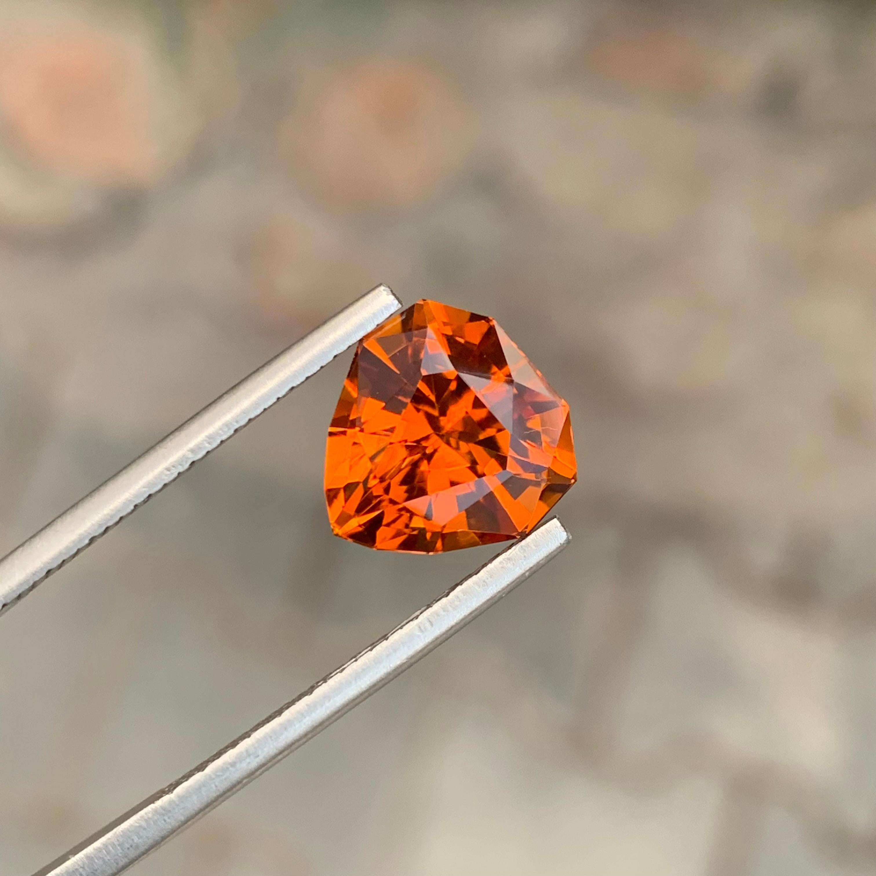 Arts and Crafts Pierre précieuse en forme de bouclier Madeira en citrine naturelle non sertie de 4,60 carats en vente
