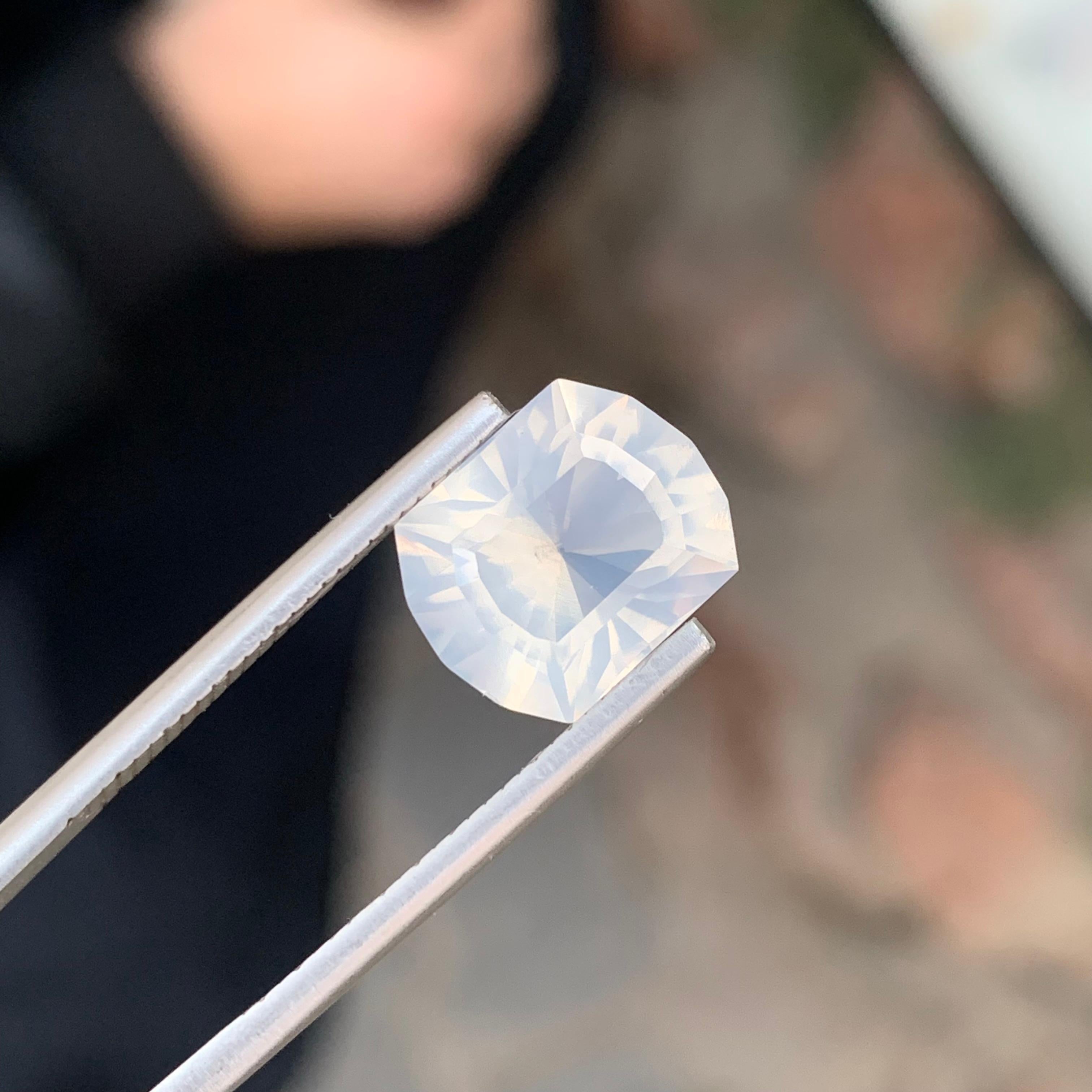 Arts and Crafts 4.60 Carat Natural Loose Moonstone Emerald Shape Gem en vente