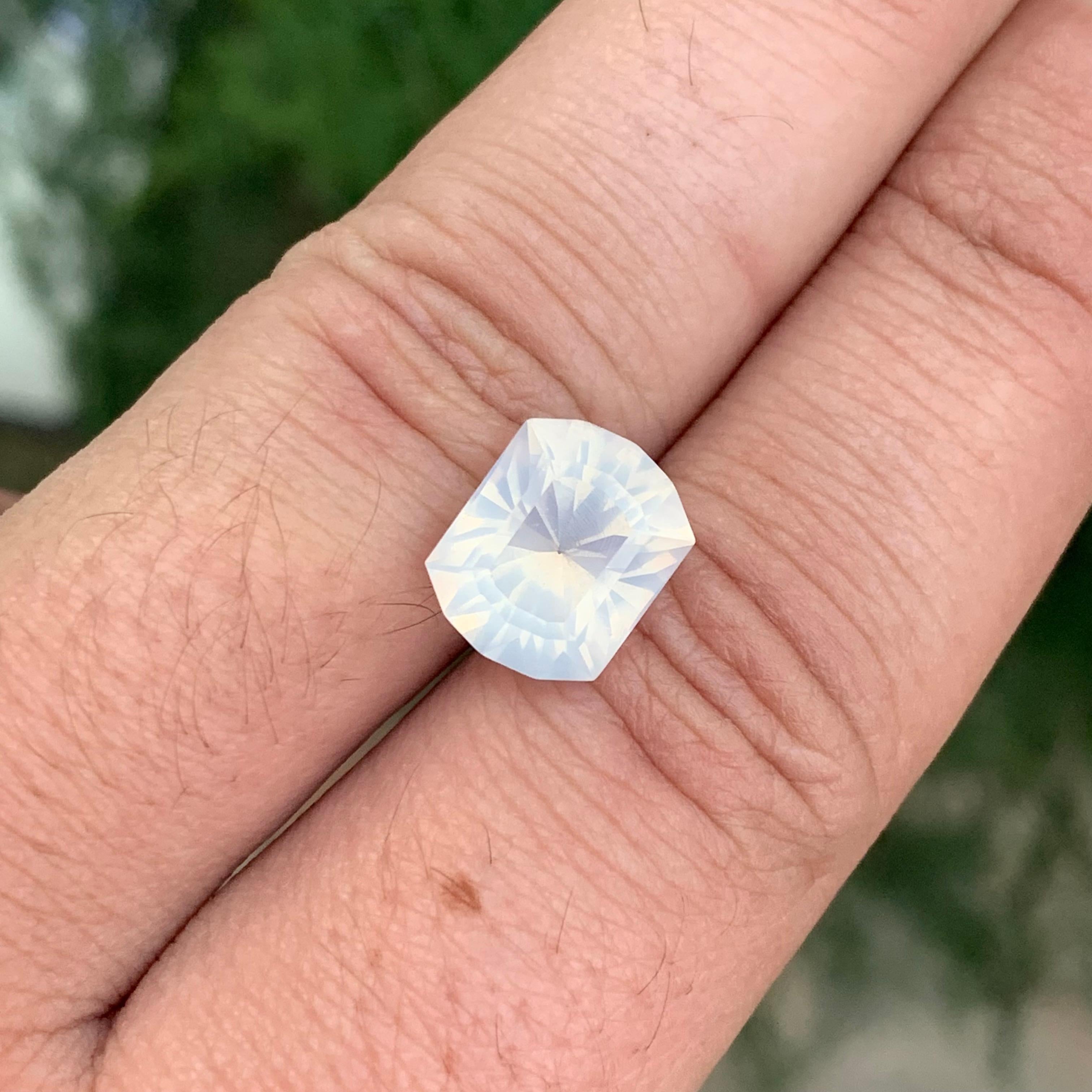 4.60 Carat Natural Loose Moonstone Emerald Shape Gem en vente 1