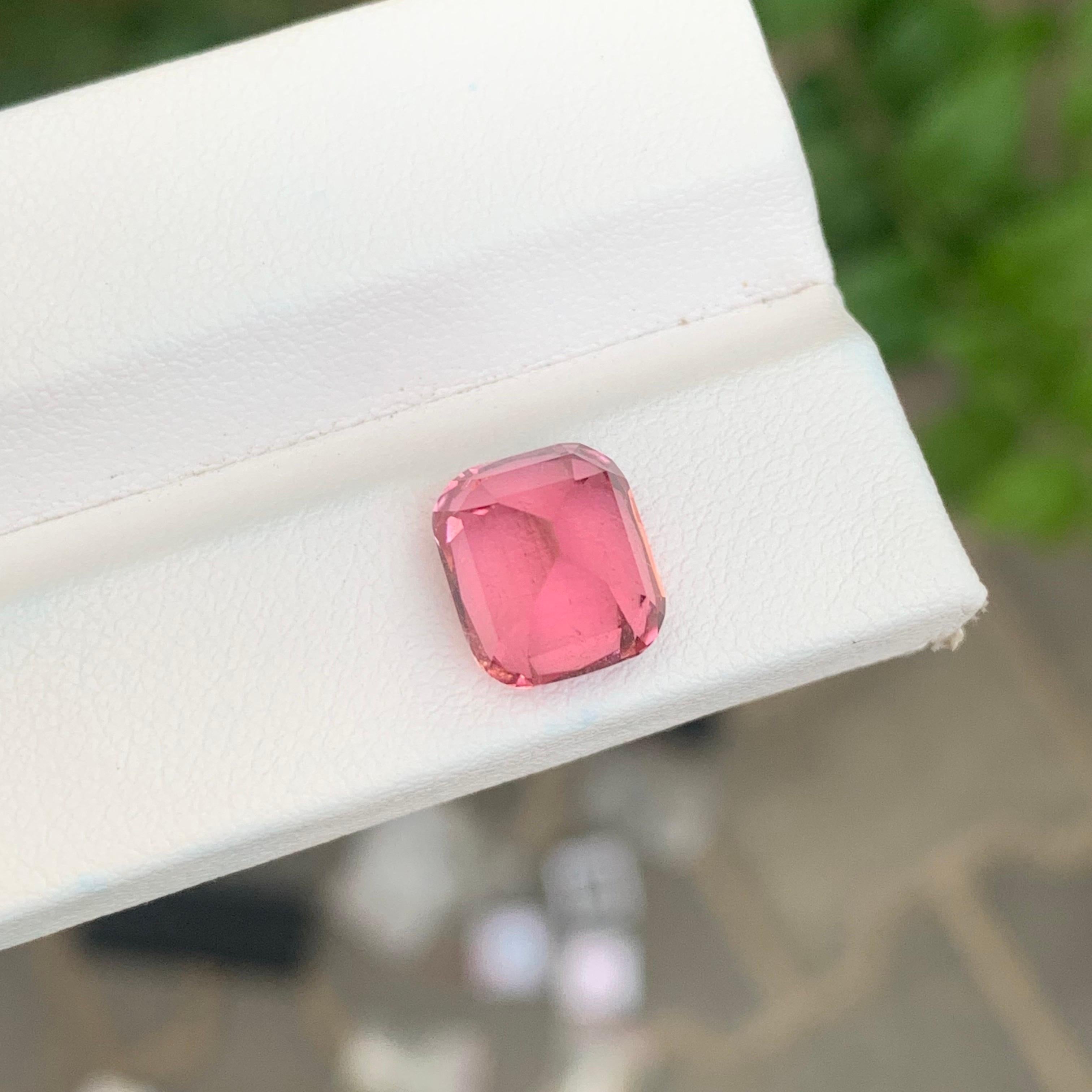 4.60 carati di tormalina rosa naturale sfusa a forma di cuscino in vendita 4