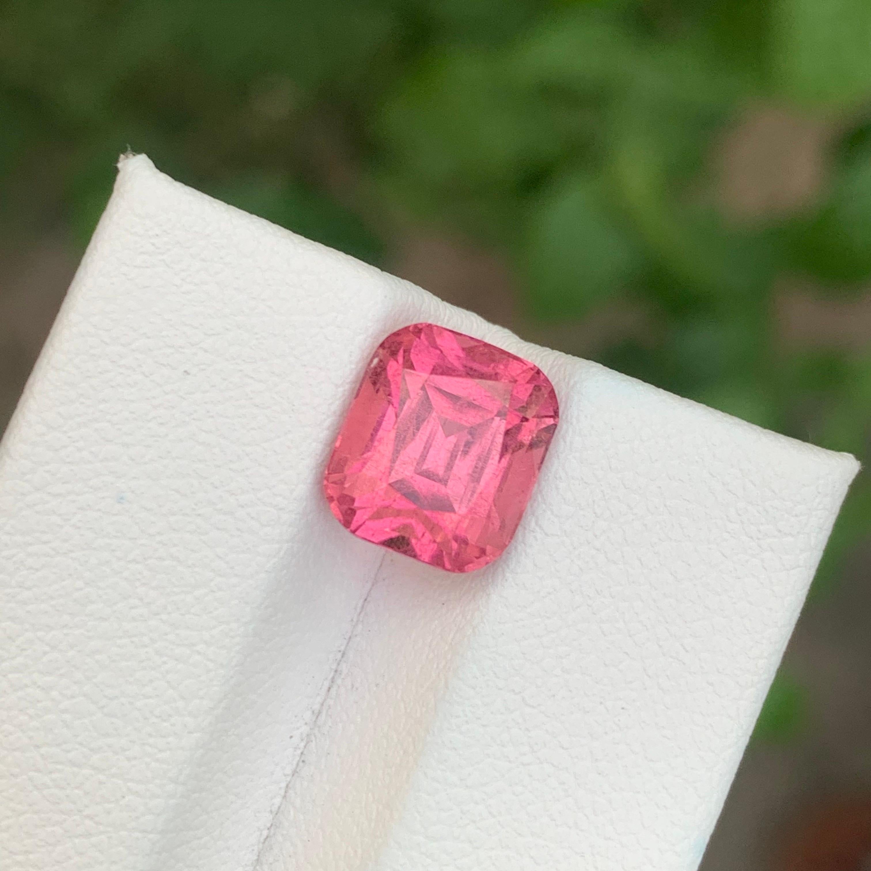 Arts and Crafts 4.60 carati di tormalina rosa naturale sfusa a forma di cuscino in vendita