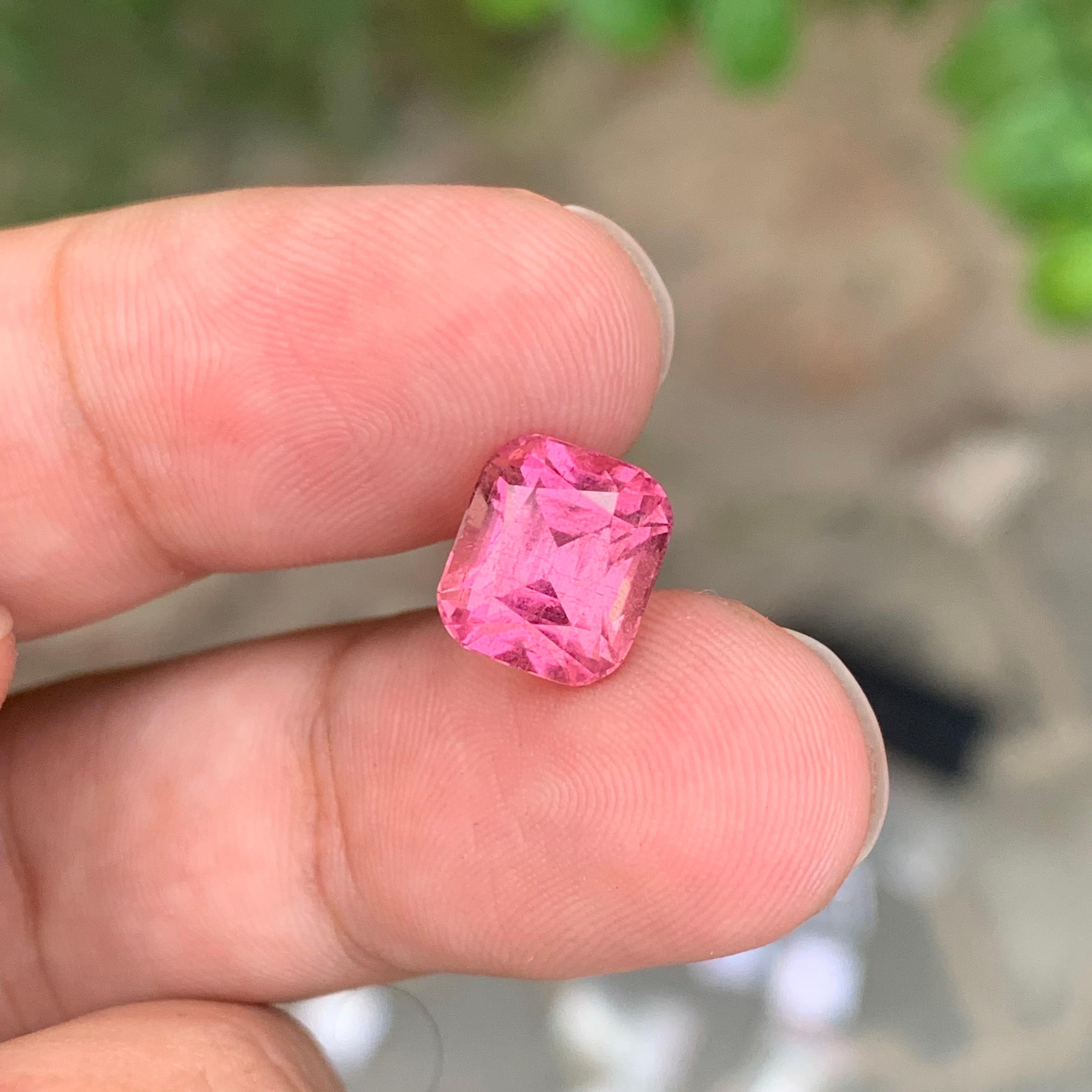 4.60 carati di tormalina rosa naturale sfusa a forma di cuscino in vendita 2
