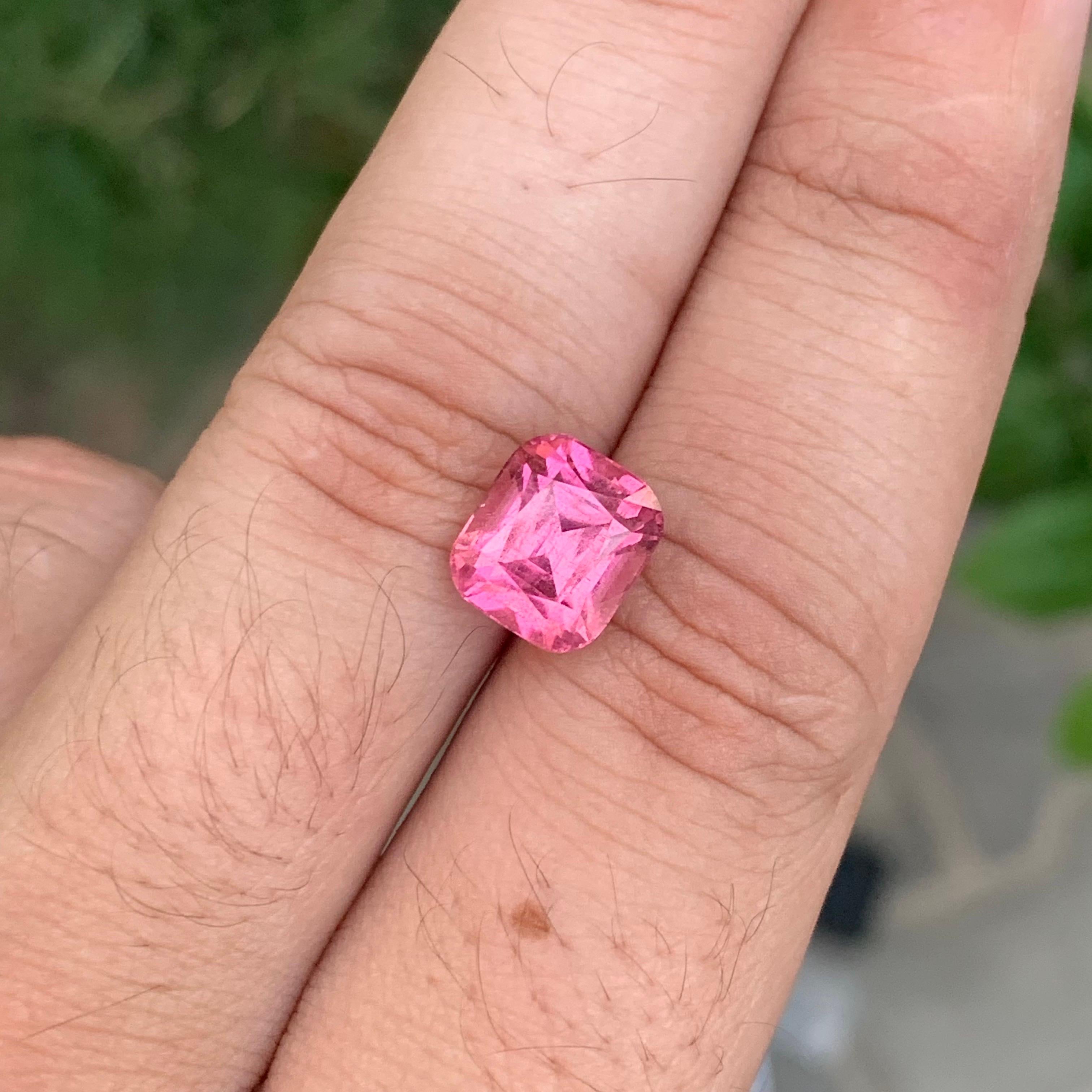 4.60 carati di tormalina rosa naturale sfusa a forma di cuscino in vendita 3
