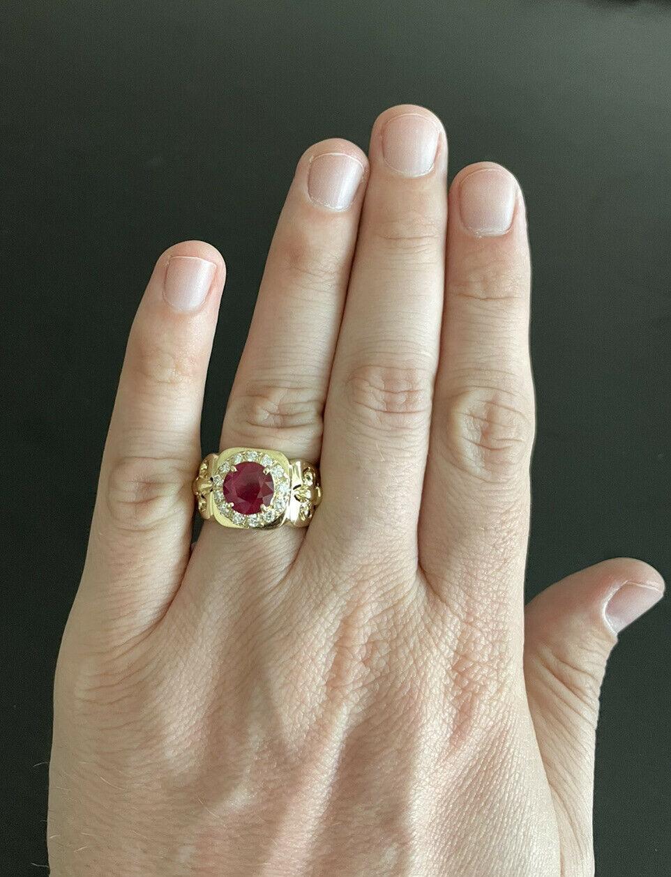 4.60 Carat Natural Ruby and Diamond 14 Karat Solid Yellow Gold Men's Ring In New Condition For Sale In Los Angeles, CA