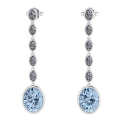 Pendientes colgantes de aguamarina ovalada de 4,60 quilates y diamante ovalado de 1,10 quilates en oro de 18 quilates