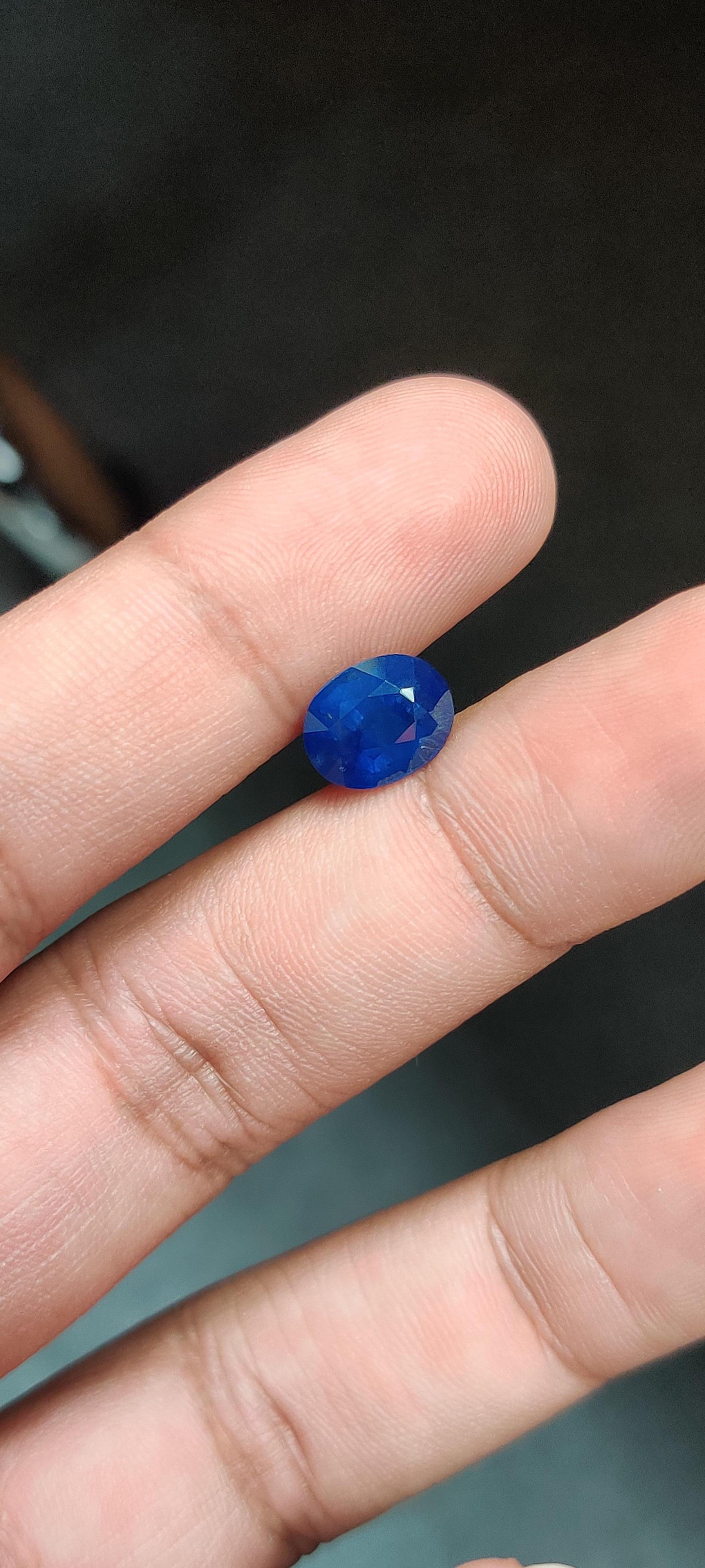 4.60 Carat Royal Blue Ceylon Sapphire In New Condition In Bangkok, TH