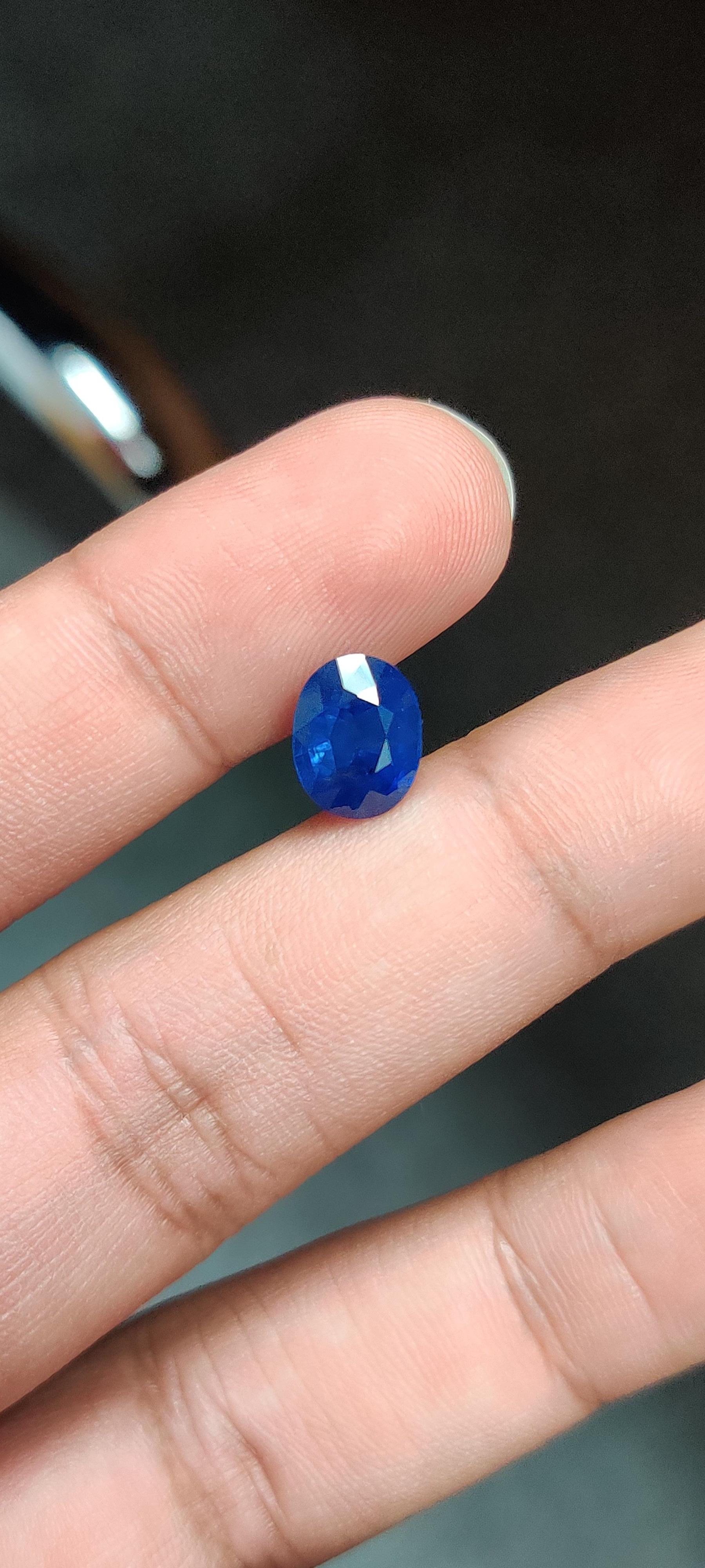 Women's or Men's 4.60 Carat Royal Blue Ceylon Sapphire