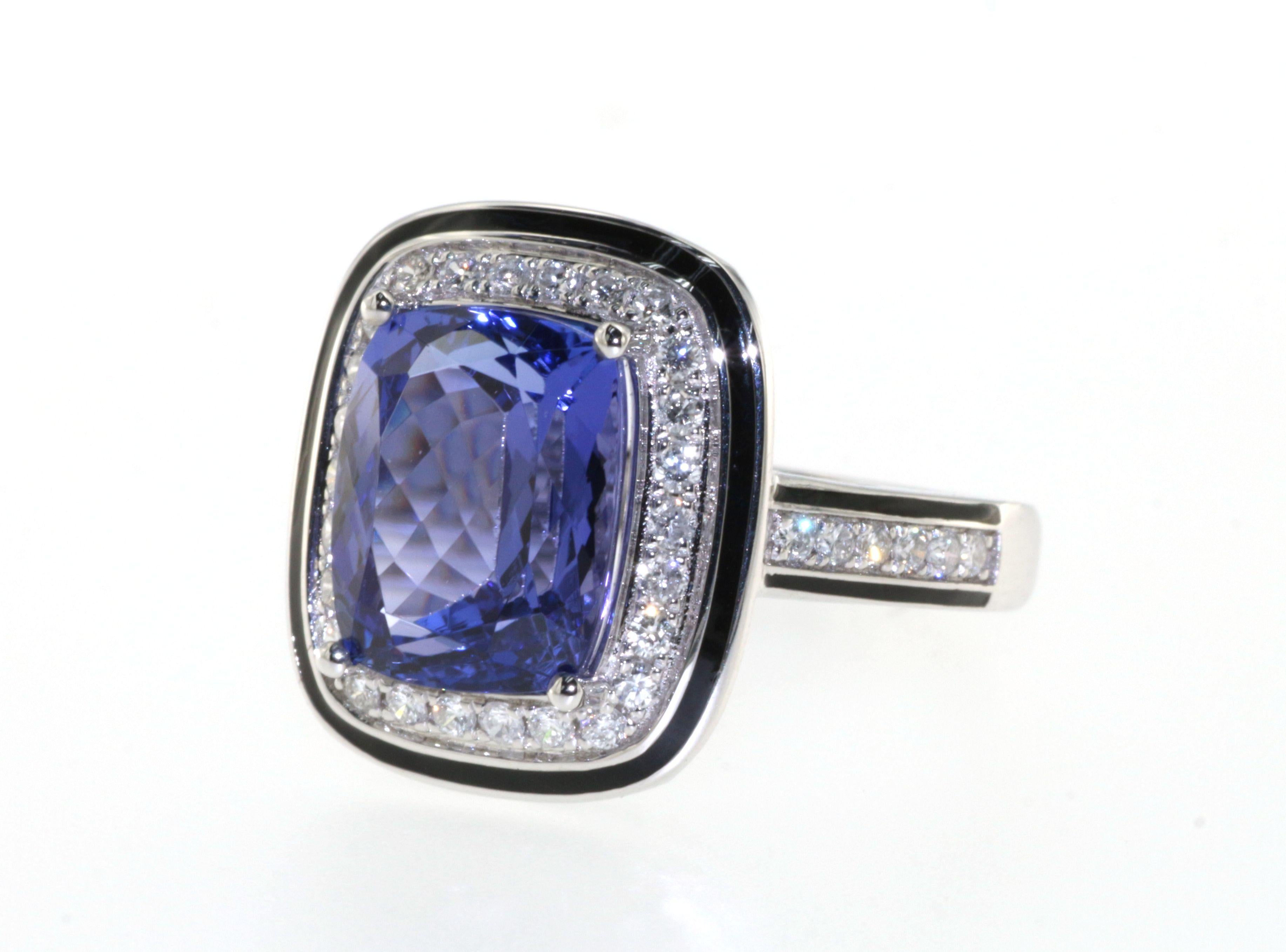 4.60 Carat Tanzanite Diamond Enamel Ring In New Condition In Hong Kong, HK