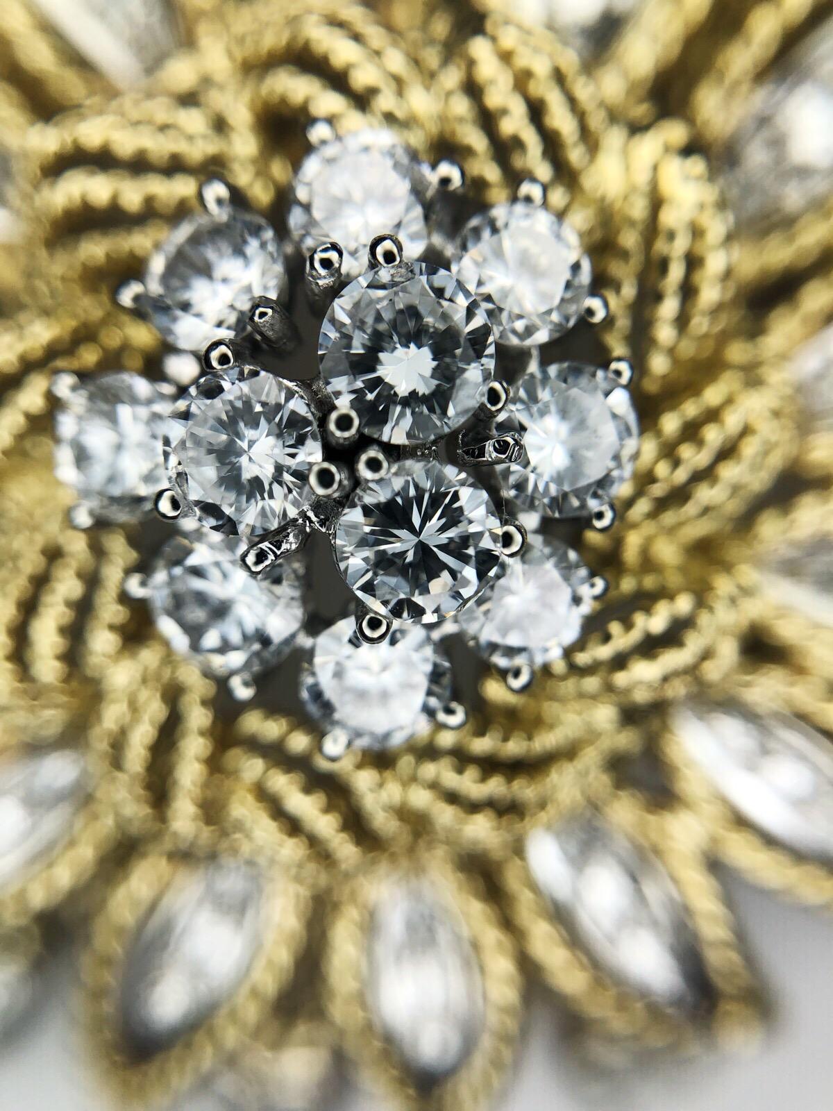 4.60 Carat Total Weight Diamond Brooch in 18 Karat Yellow Gold In New Condition In Houston, TX