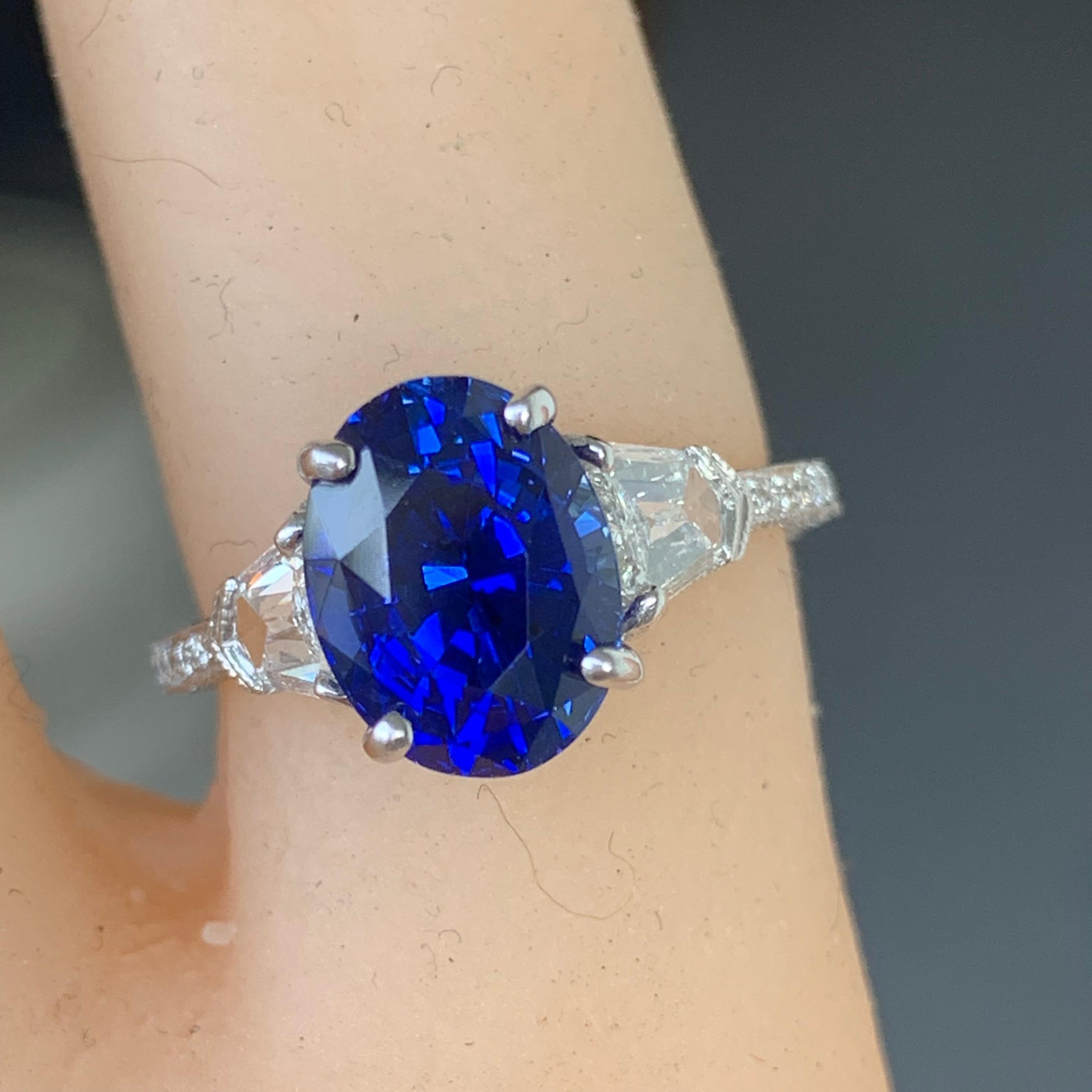 Contemporary 4.60 Carat tw Oval Natural Fancy Blue Sapphire & Diamond Ring 18k W - Ben Dannie For Sale