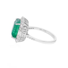 4.60 Carat Zambian Emerald Cocktail Ring 0.78 Carat Diamond 14 Karat White Gold