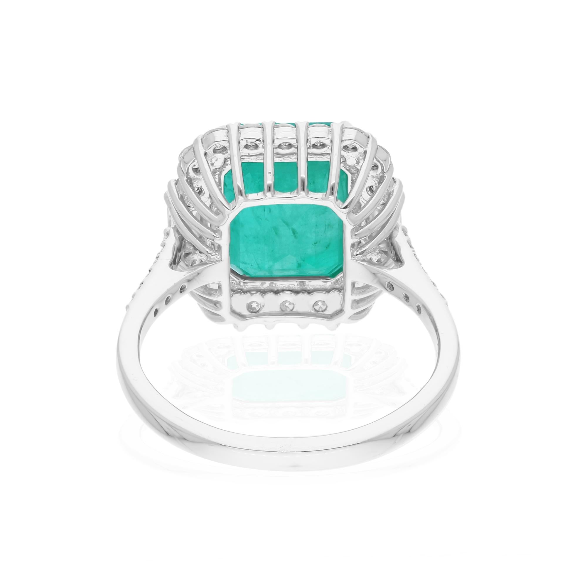 Modern 4.60 Carat Zambian Emerald Cocktail Ring 0.78 Carat Diamond 14 Karat White Gold For Sale