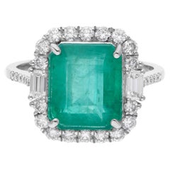 Esmeralda zambiana 4,60 quilates Anillo de cóctel Diamante 0,78 quilates Oro blanco 14 quilates