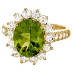 14 Karat massiver Gelbgold Ring mit 4,60 Karat natürlichem Peridot und Diamant