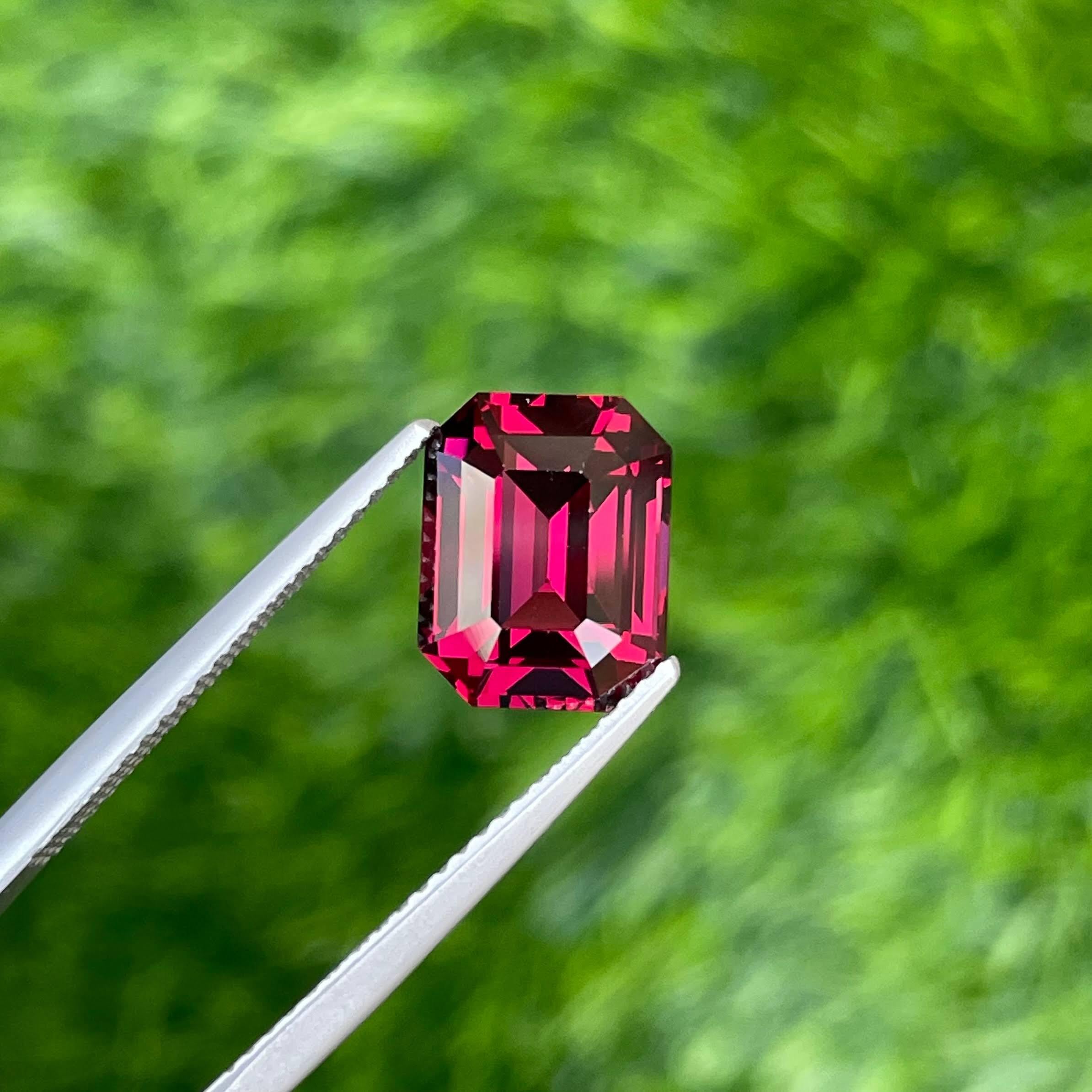 4,60 Karat rosa-roter Granat Smaragd-Schliff Natürlicher tansanischer Edelstein (Moderne) im Angebot