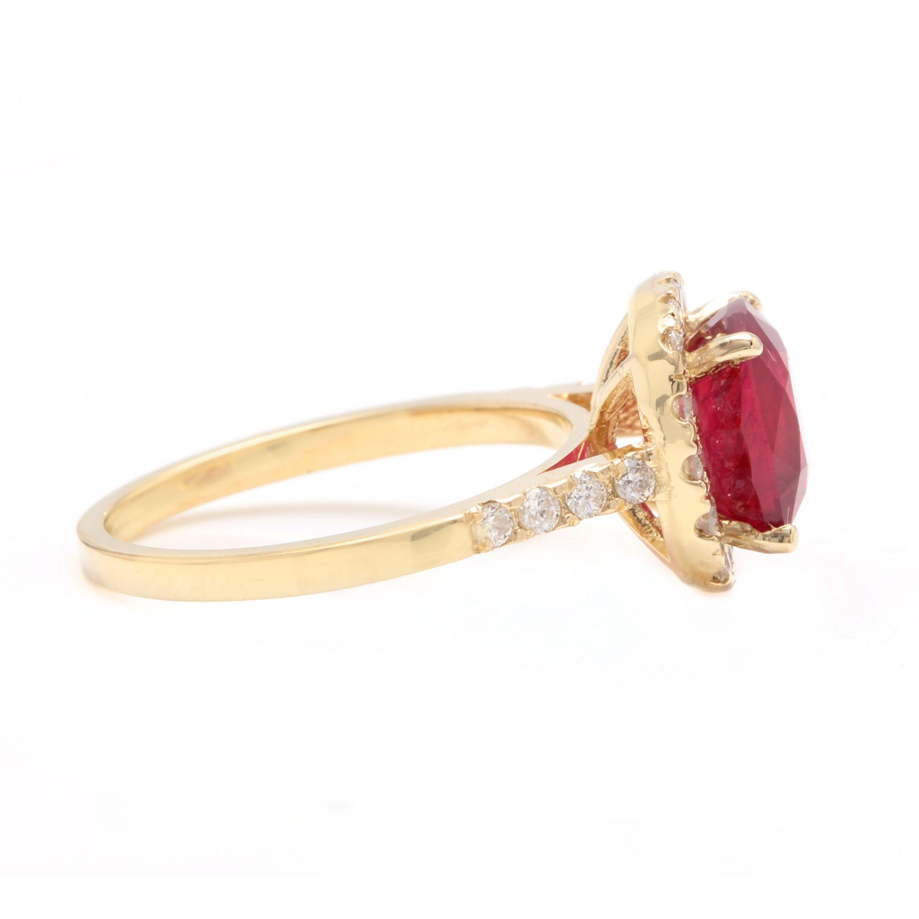 Mixed Cut 4.60 Carat Red Ruby and Natural Diamond 14 Karat Solid Yellow Gold Ring For Sale