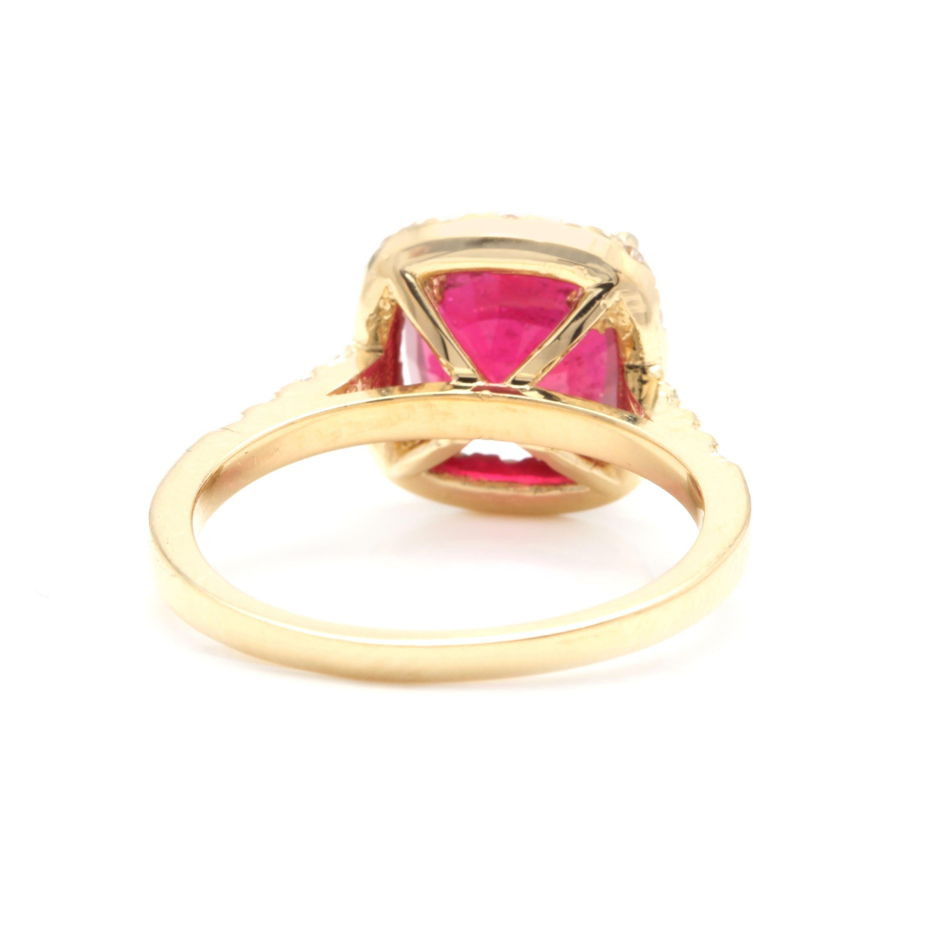 4.60 Carat Red Ruby and Natural Diamond 14 Karat Solid Yellow Gold Ring In New Condition For Sale In Los Angeles, CA