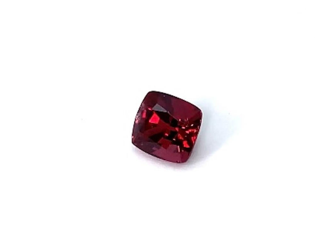Espinela roja en cojín de 4,60 quilates, gema suelta, certificada por el GIA en venta 3