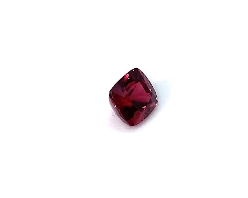Espinela roja en cojín de 4,60 quilates, gema suelta, certificada por el GIA en venta 2