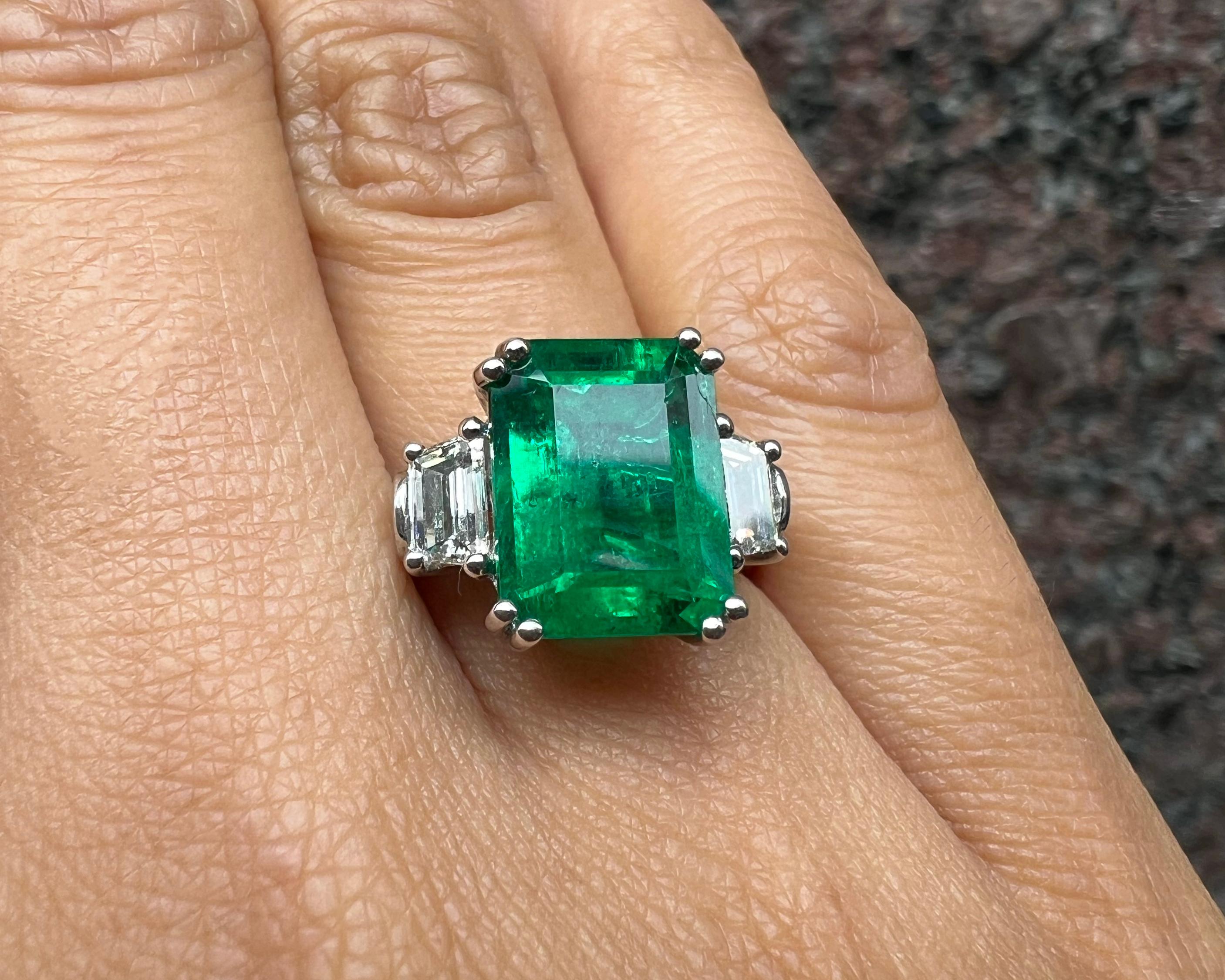 4.60 Total Ct Natural Emerald and Diamond Three Stone Ladies Engagement Ring GIA For Sale 4