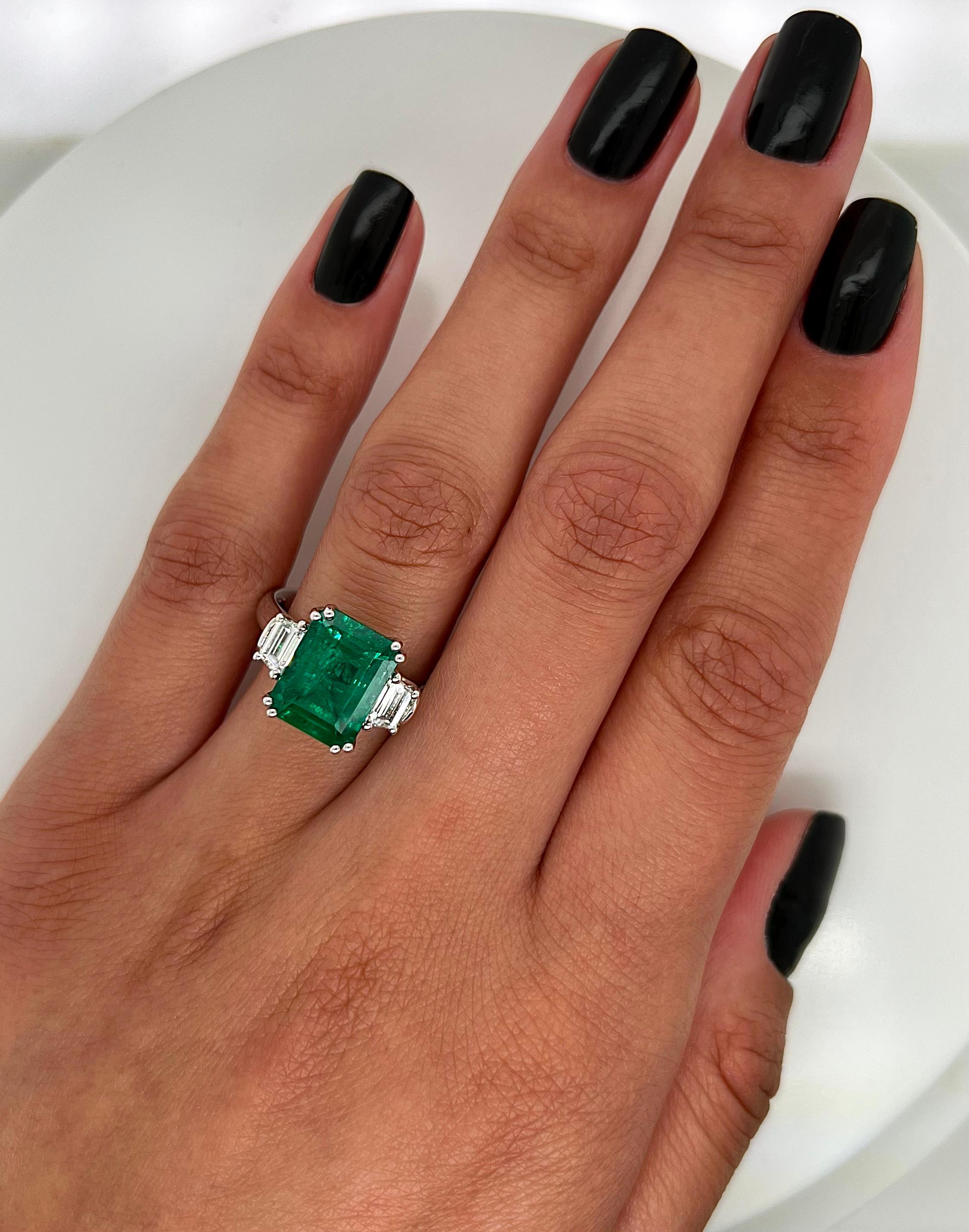 4.60 Total Ct Natural Emerald and Diamond Three Stone Ladies Engagement Ring GIA In New Condition For Sale In New York, NY
