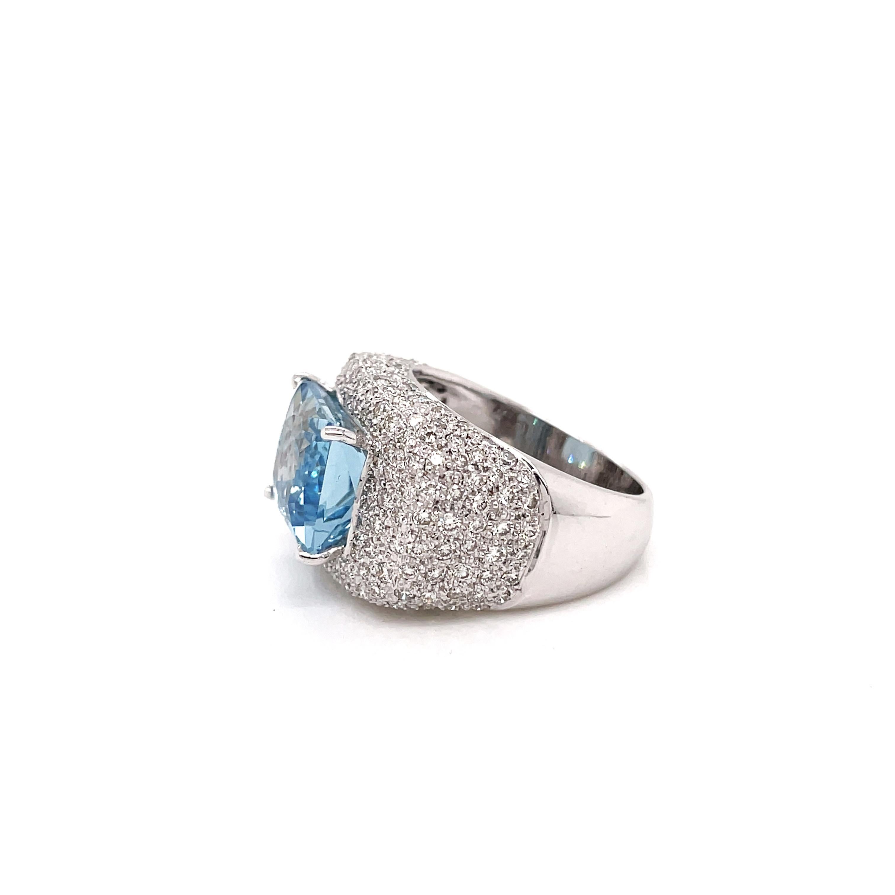 Modern 4.60ct Aquamarine and Diamond 18 Carat Gold Bombé Cluster Cocktail Ring For Sale