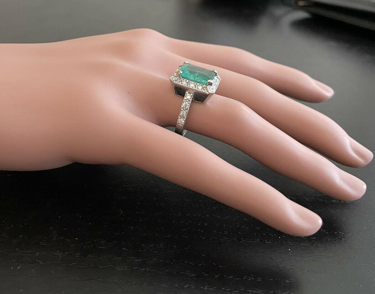 Ring aus massivem Weißgold mit 4,60 Karat natürlichem Smaragd und Diamant im Angebot 2