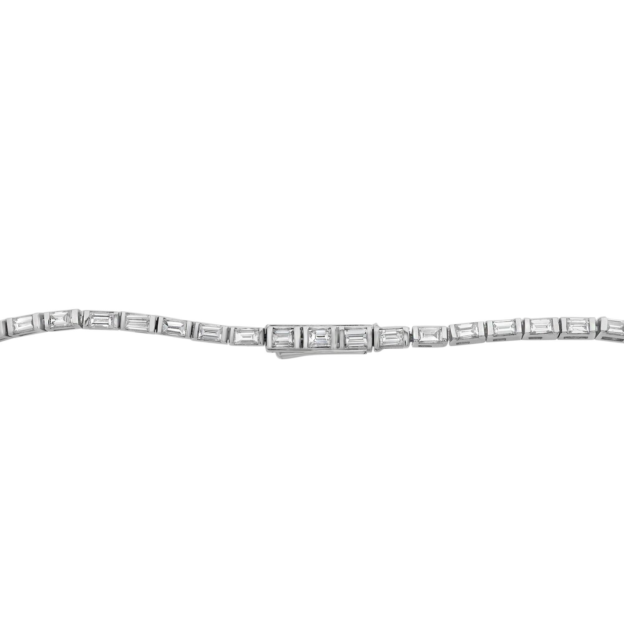 Tennis-Statement-Halskette aus 18 Karat Weißgold mit 4,60 Karat Diamanten im Baguetteschliff Damen im Angebot