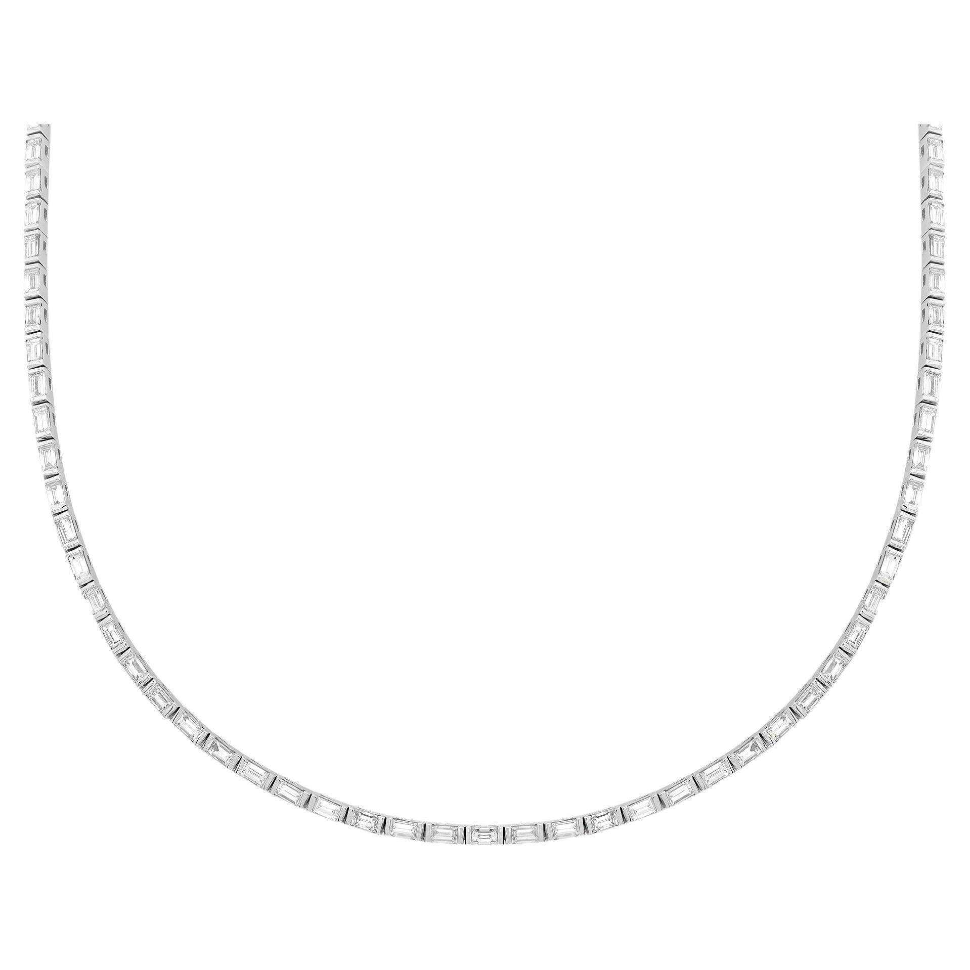 Tennis-Statement-Halskette aus 18 Karat Weißgold mit 4,60 Karat Diamanten im Baguetteschliff im Angebot