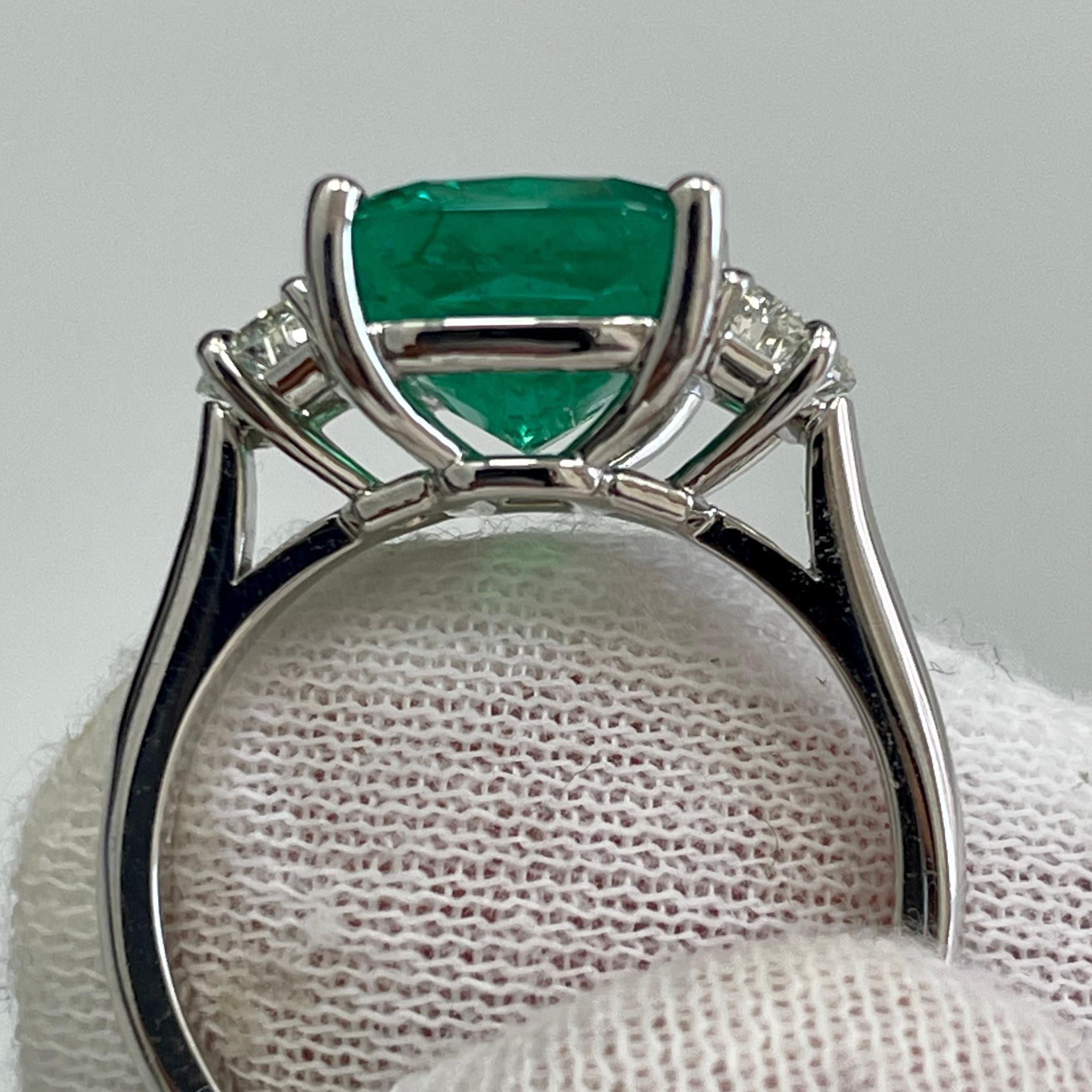 4.61 Carat Emerald & Diamond Platinum Ring In New Condition For Sale In New York, NY